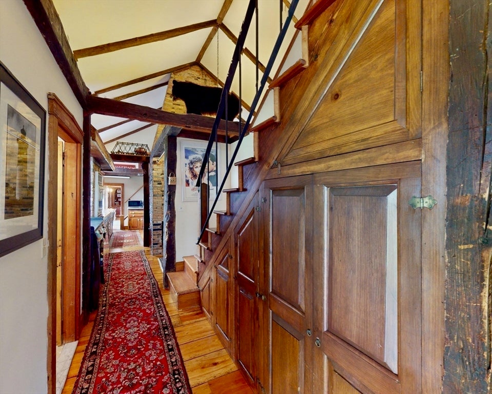 Hadley, Massachusetts, 01035, United States, 5 Bedrooms Bedrooms, ,3 BathroomsBathrooms,Residential,For Sale,1885251