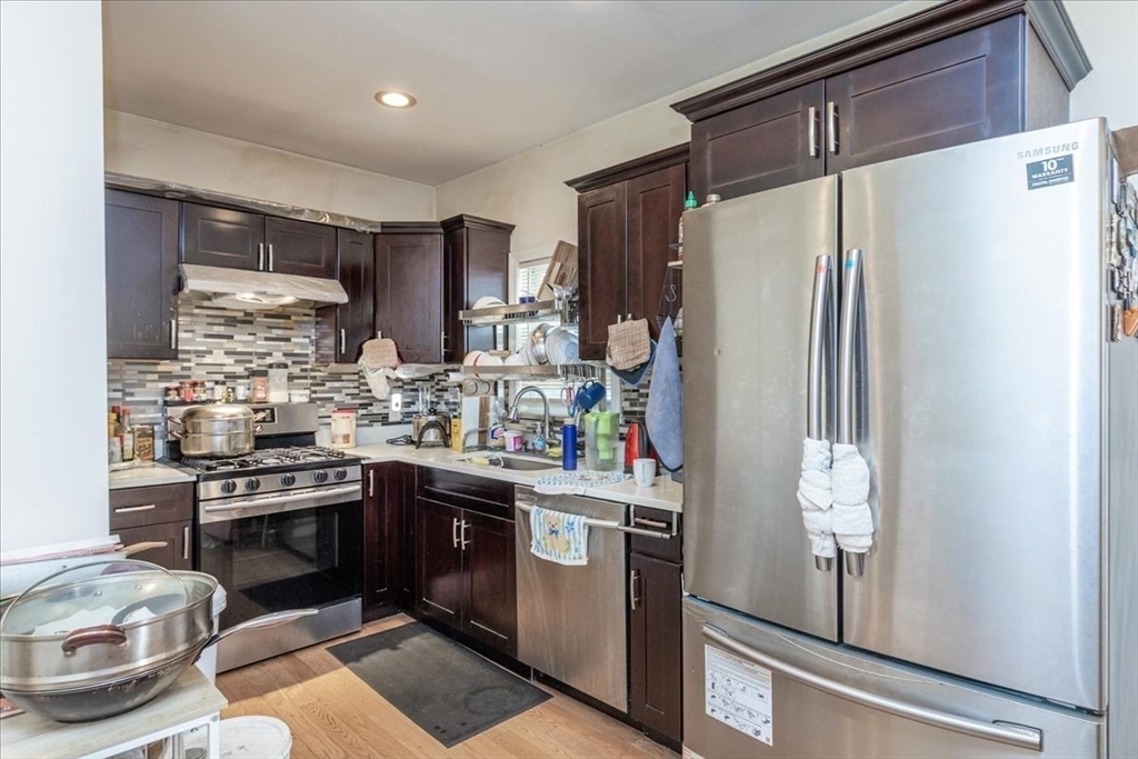 Lowell, Massachusetts, 01854, United States, 3 Bedrooms Bedrooms, ,2 BathroomsBathrooms,Residential,For Sale,1918371