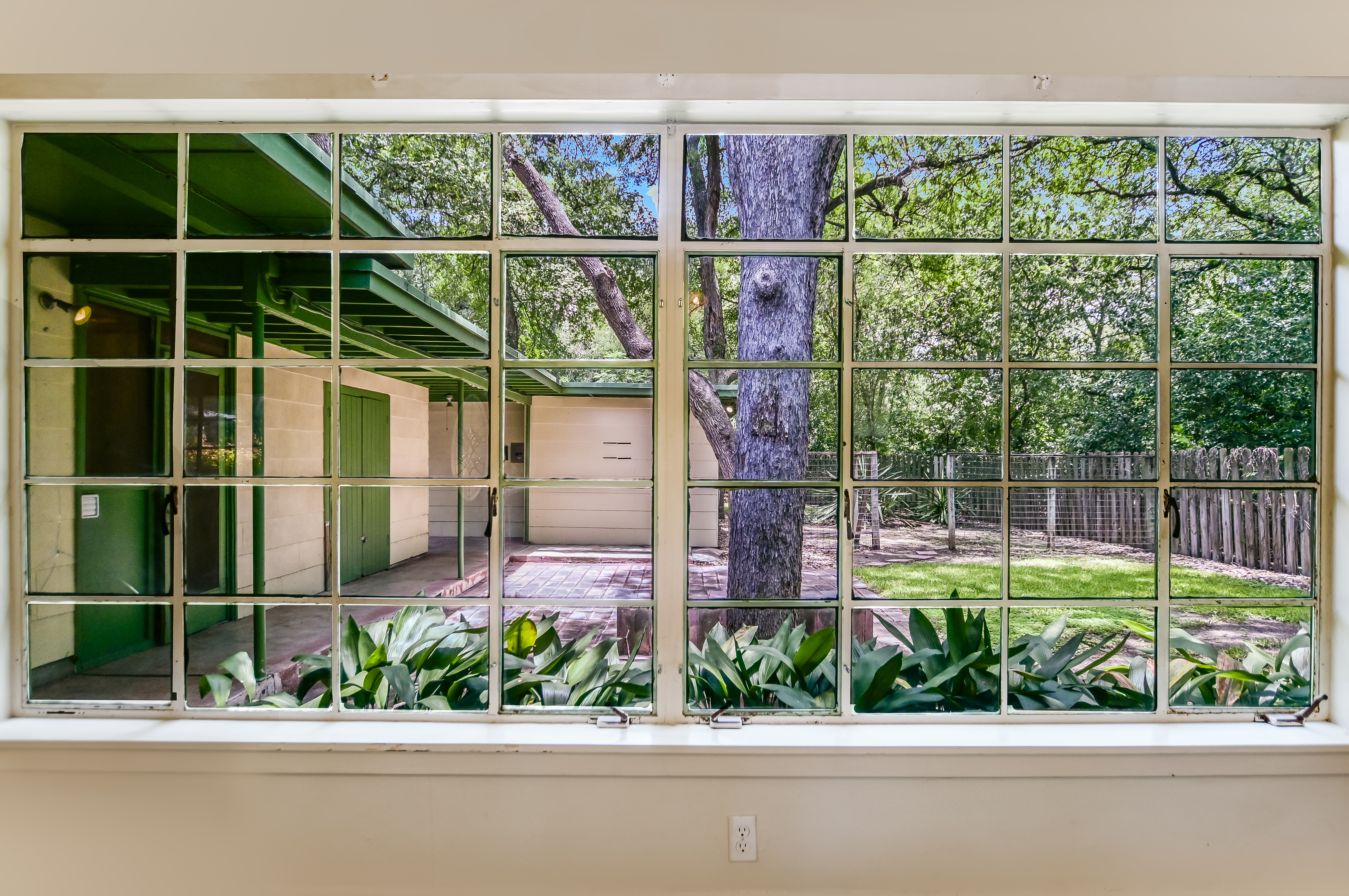  JUST LISTED in Tarrytown - 物件實景