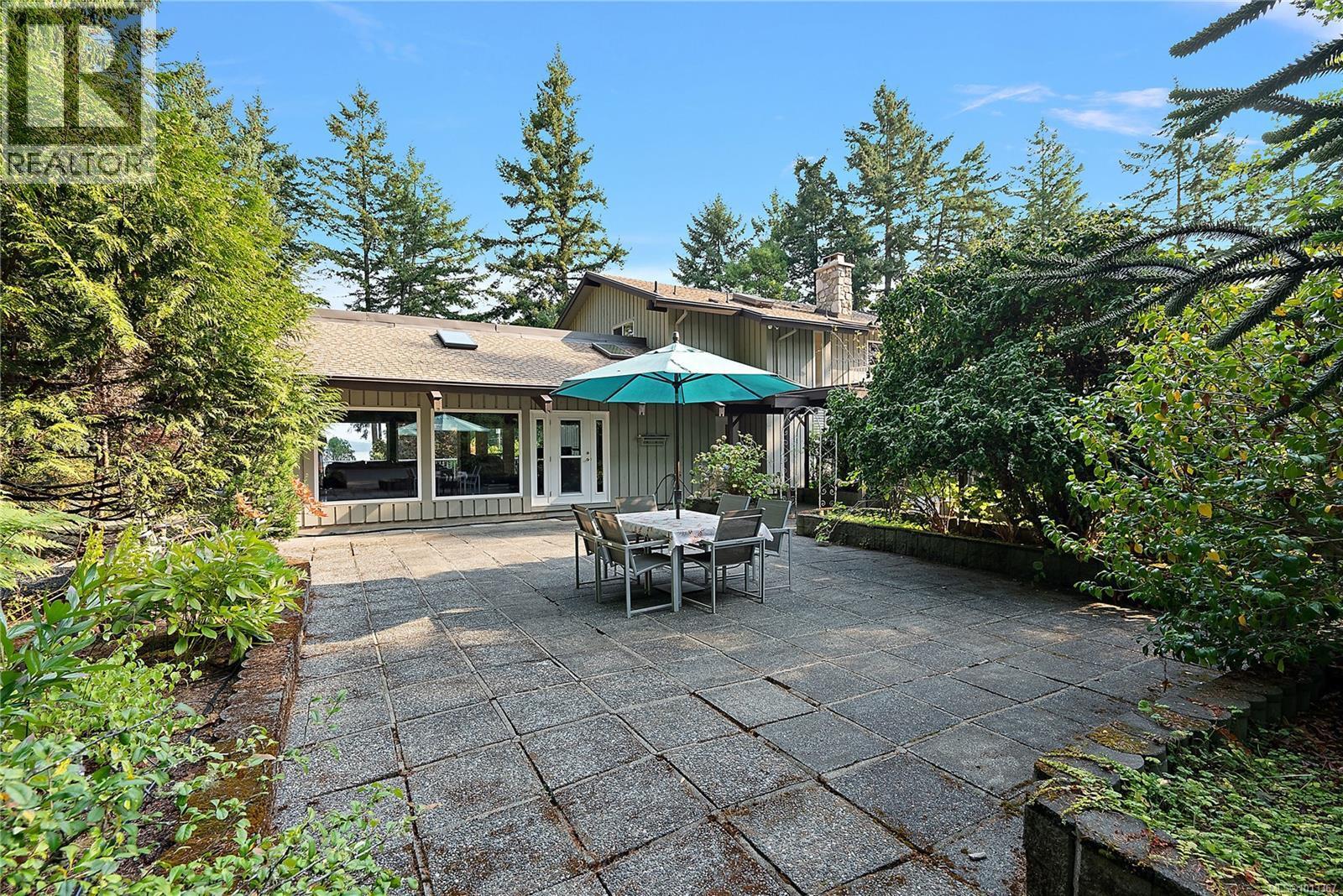 NORTH SAANICH, British Columbia, V8L 5L5, CA, 5 Bedrooms Bedrooms, ,4 BathroomsBathrooms,Residential,For Sale,1946996