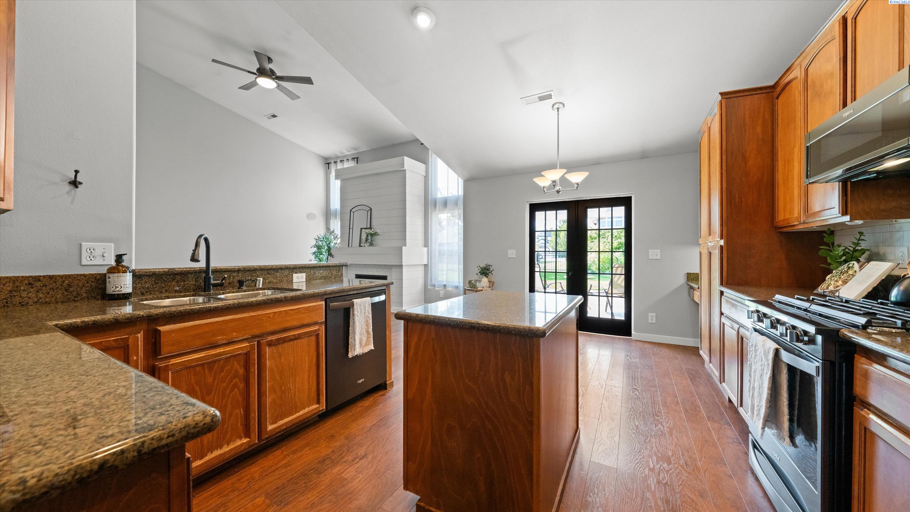 Pasco, Washington, 99301, United States, 4 Bedrooms Bedrooms, ,2 BathroomsBathrooms,Residential,For Sale,1956772