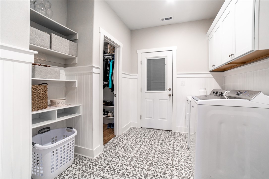 Bella Vista, Arkansas, 72714, United States, 3 Bedrooms Bedrooms, ,3 BathroomsBathrooms,Residential,For Sale,1959156