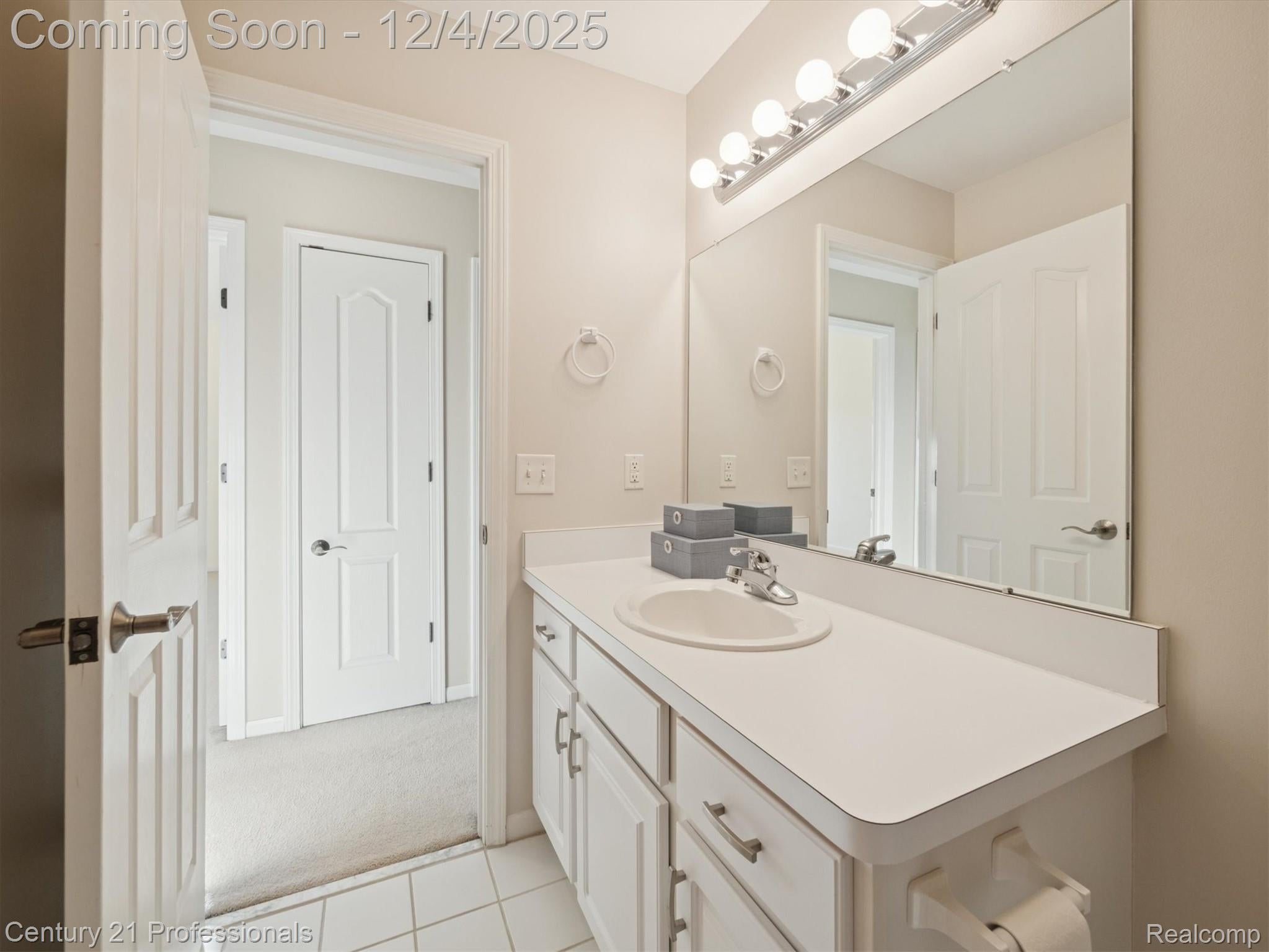 Orion, Michigan, 48360, United States, 4 Bedrooms Bedrooms, ,4 BathroomsBathrooms,Residential,For Sale,2001208