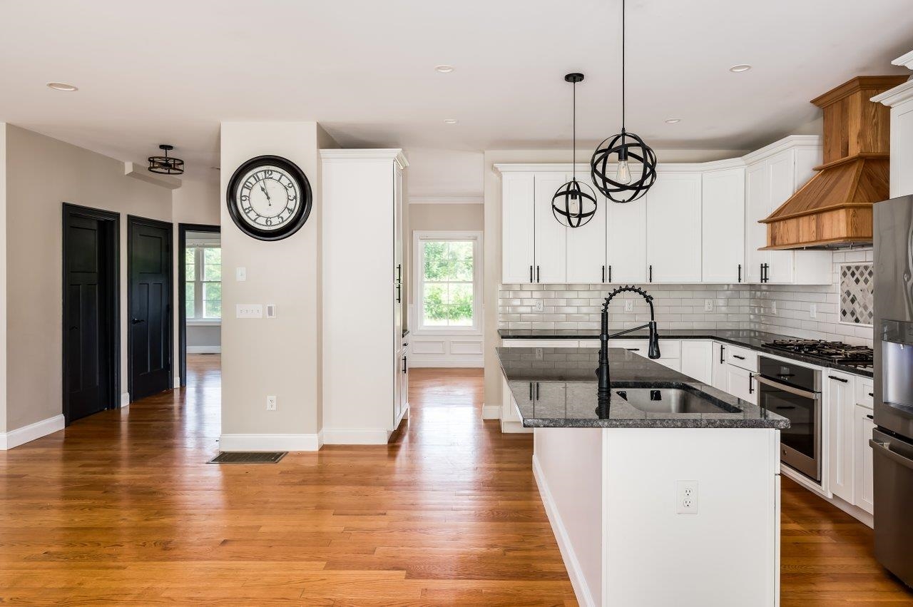 Weare, New Hampshire, 03281, United States, 4 Bedrooms Bedrooms, ,4 BathroomsBathrooms,Residential,For Sale,1908360