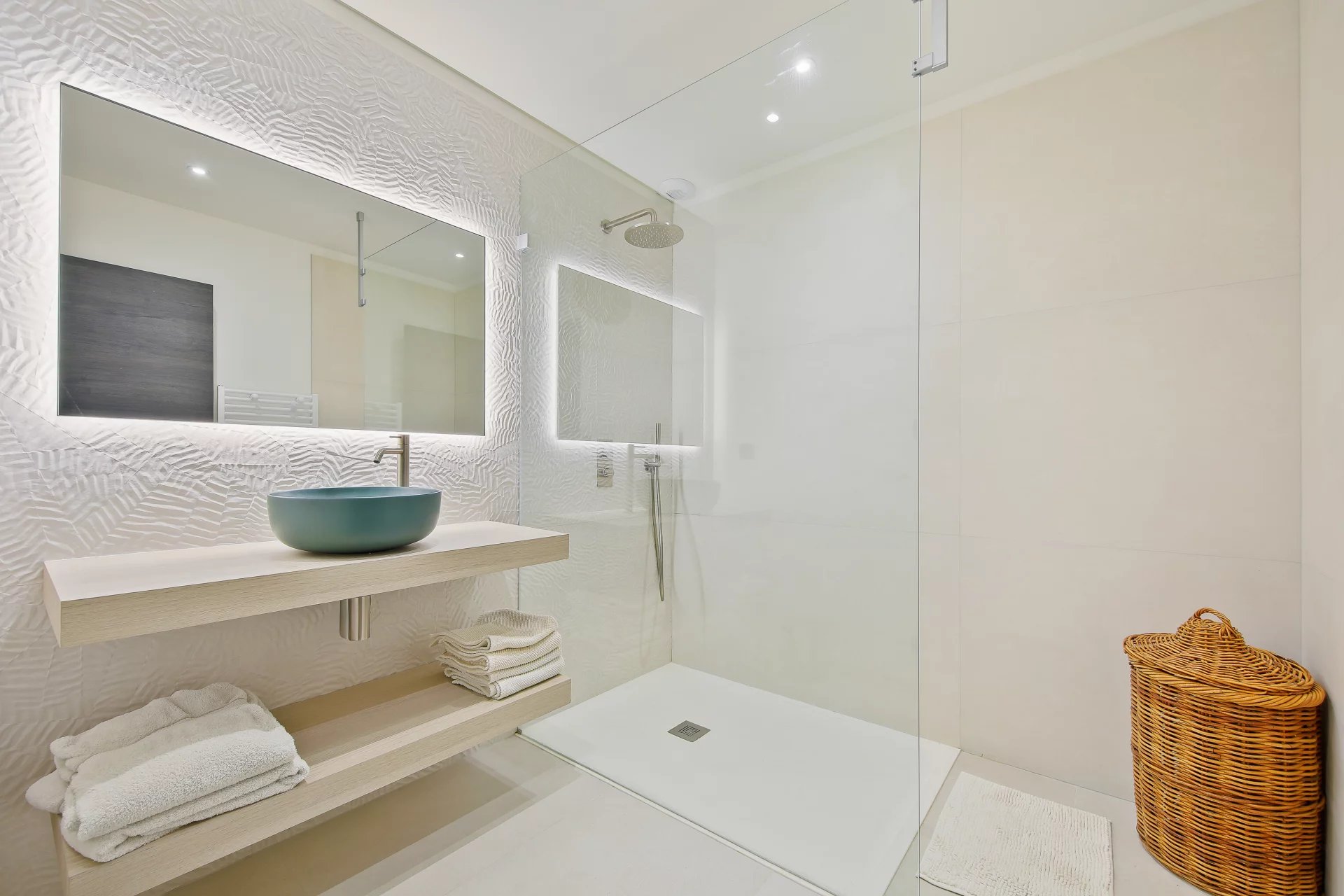 Le Lavandou, Provence-Alpes-Côte d’Azur, 83980, FR, 4 Bedrooms Bedrooms, ,Residential,For Sale,1998192