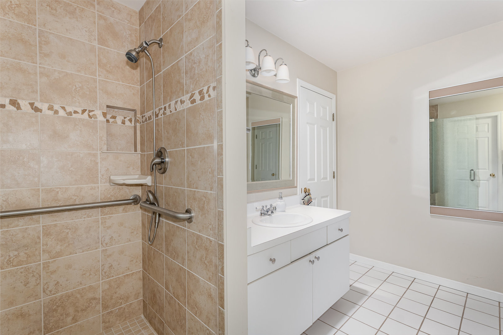 Caledonia, Illinois, 61011, United States, 4 Bedrooms Bedrooms, ,5 BathroomsBathrooms,Residential,For Sale,1984139