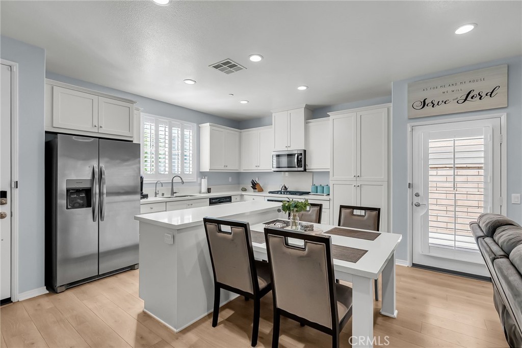 Fontana, California, 92336, United States, 4 Bedrooms Bedrooms, ,3 BathroomsBathrooms,Residential,For Sale,1991527