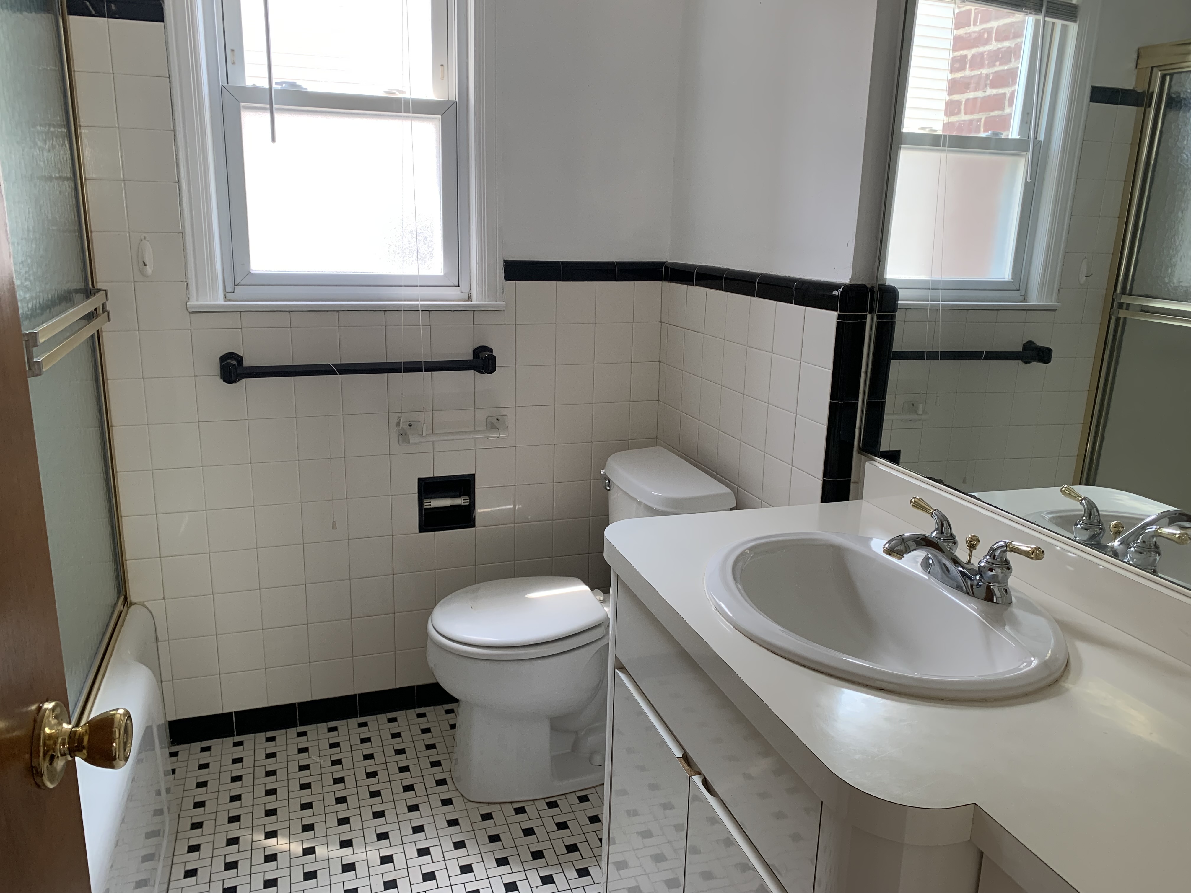 Franklin Square, New York, 11010, United States, 4 Bedrooms Bedrooms, ,2 BathroomsBathrooms,Residential,For Sale,1937158