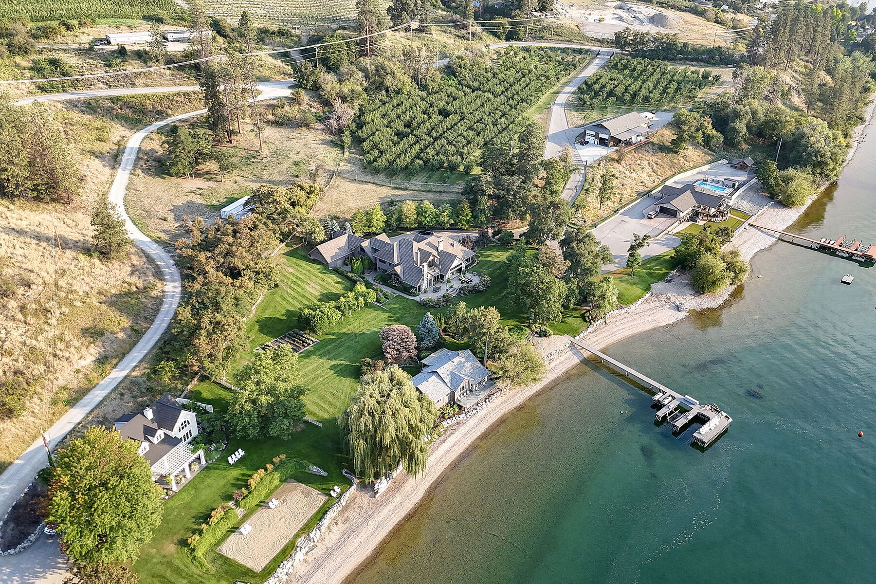  Distinguished Lakefront Estate - 物件實景