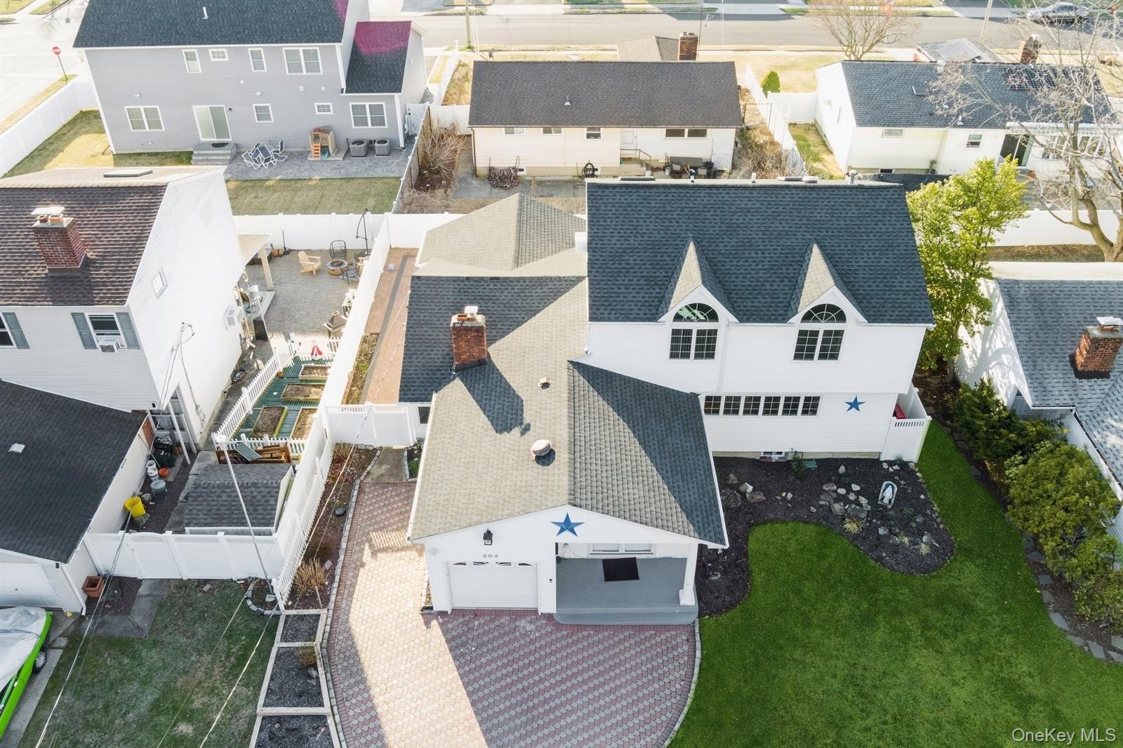 Massapequa Park, New York, 11762, United States, 3 Bedrooms Bedrooms, ,4 BathroomsBathrooms,Residential,For Sale,2003275