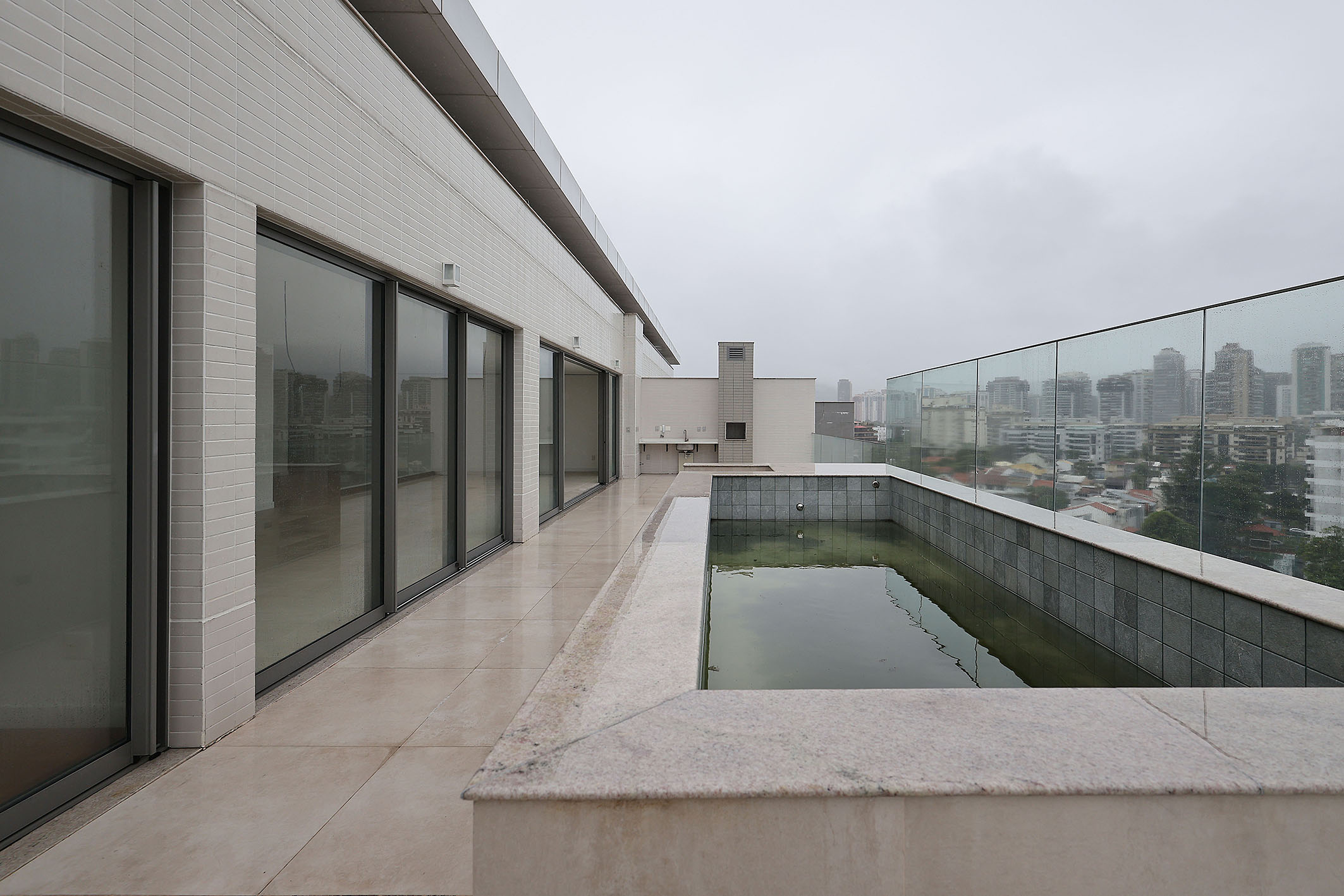  Oceanfront linear penthouse with private leisure amenities - 物件實景