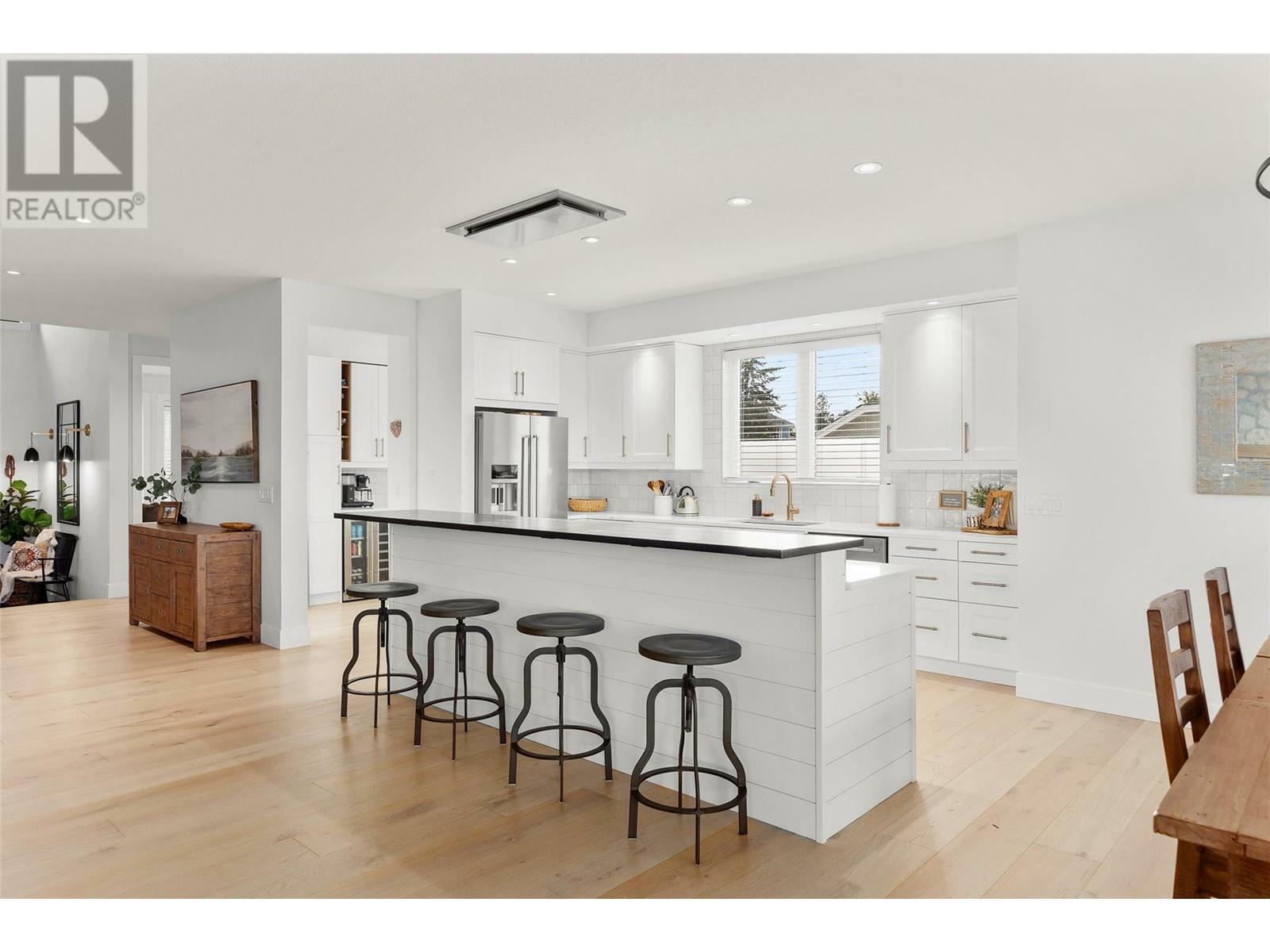 KELOWNA, British Columbia, V1W 4L1, CA, 4 Bedrooms Bedrooms, ,4 BathroomsBathrooms,Residential,For Sale,1838056