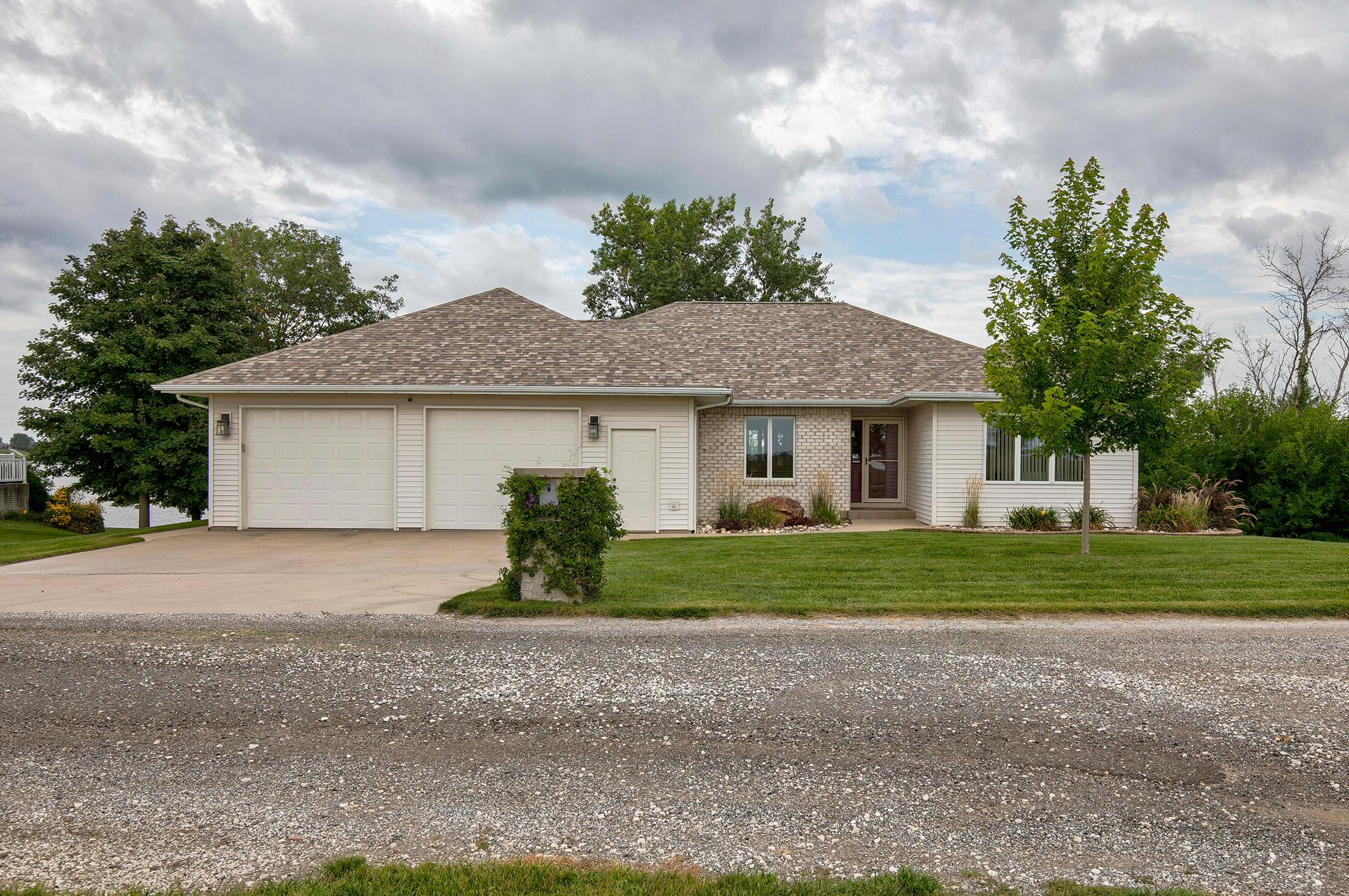 Jewell, Iowa, 50130, United States, 3 Bedrooms Bedrooms, ,4 BathroomsBathrooms,Residential,For Sale,1922792