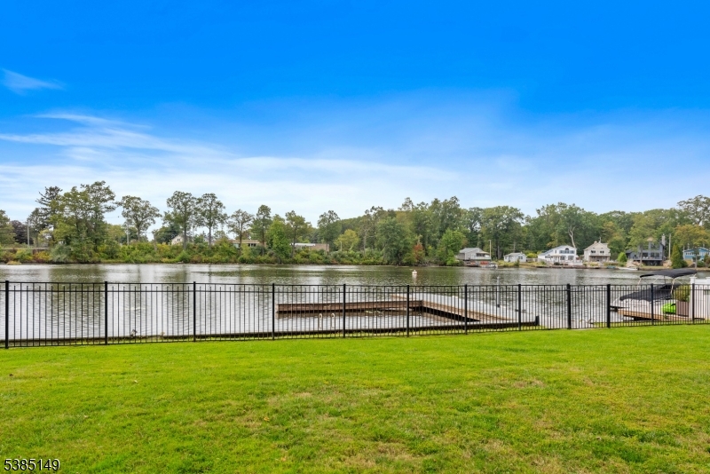 Roxbury Twp., New Jersey, 07850, United States, 3 Bedrooms Bedrooms, ,2 BathroomsBathrooms,Residential,For Sale,1947075