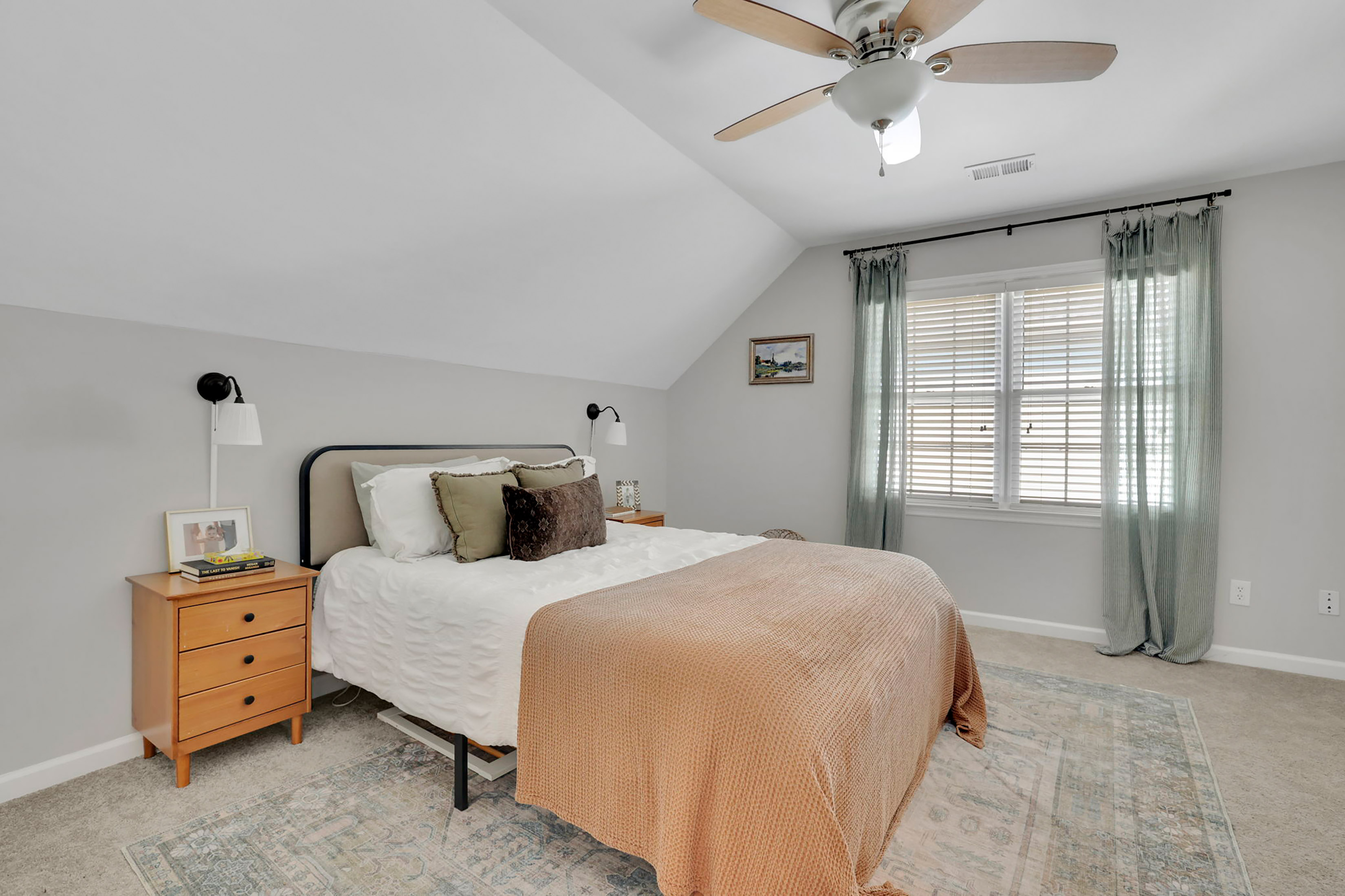  Beautifully Maintained Home Nestled Within a Quiet and Established Community - 物件實景