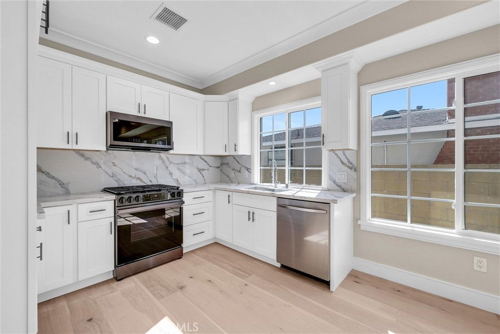San Gabriel, California, 91775, United States, 7 Bedrooms Bedrooms, ,6 BathroomsBathrooms,Residential,For Sale,1804078