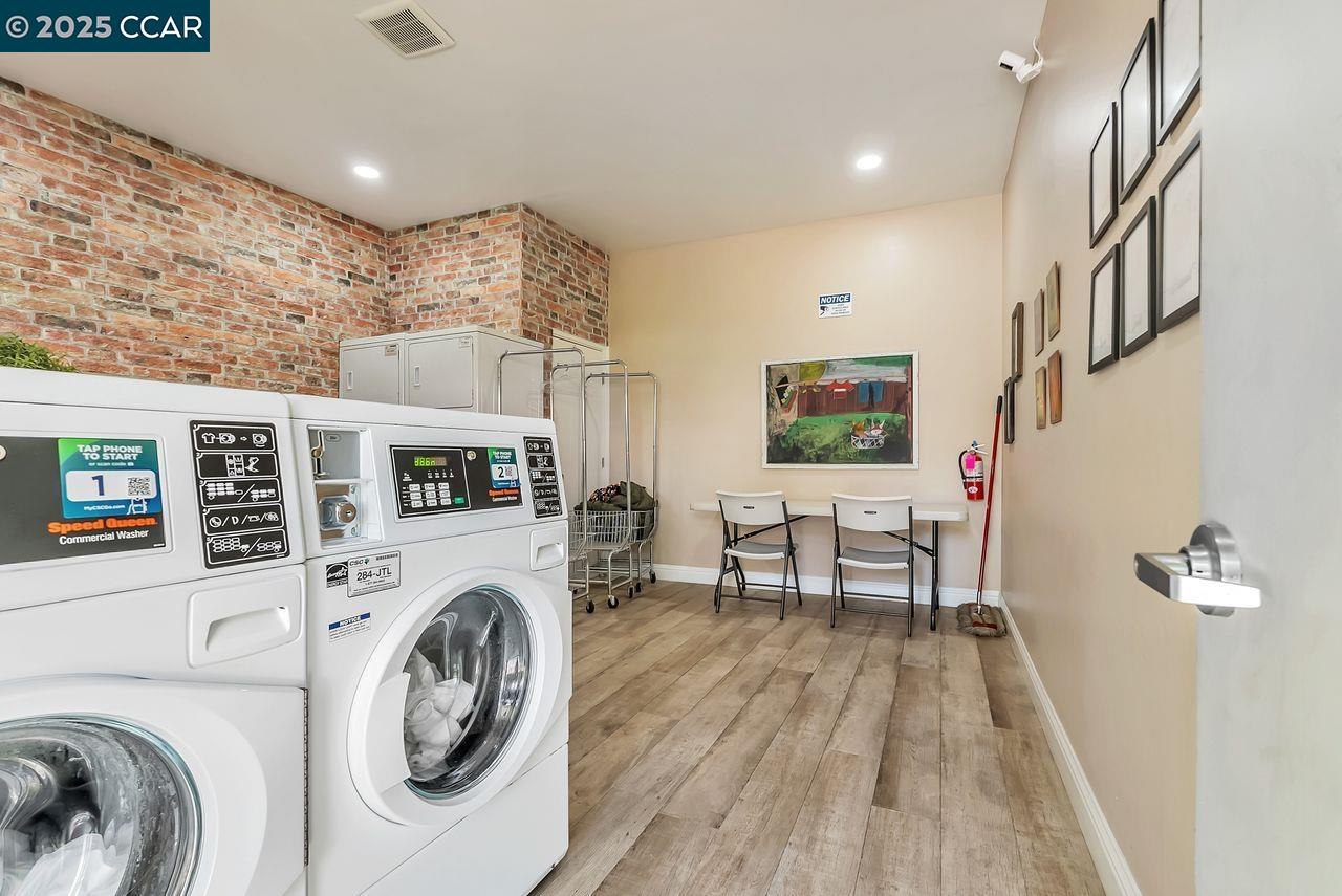 Moraga, California, 94556, United States, 2 Bedrooms Bedrooms, ,1 BathroomBathrooms,Residential,For Sale,1994514