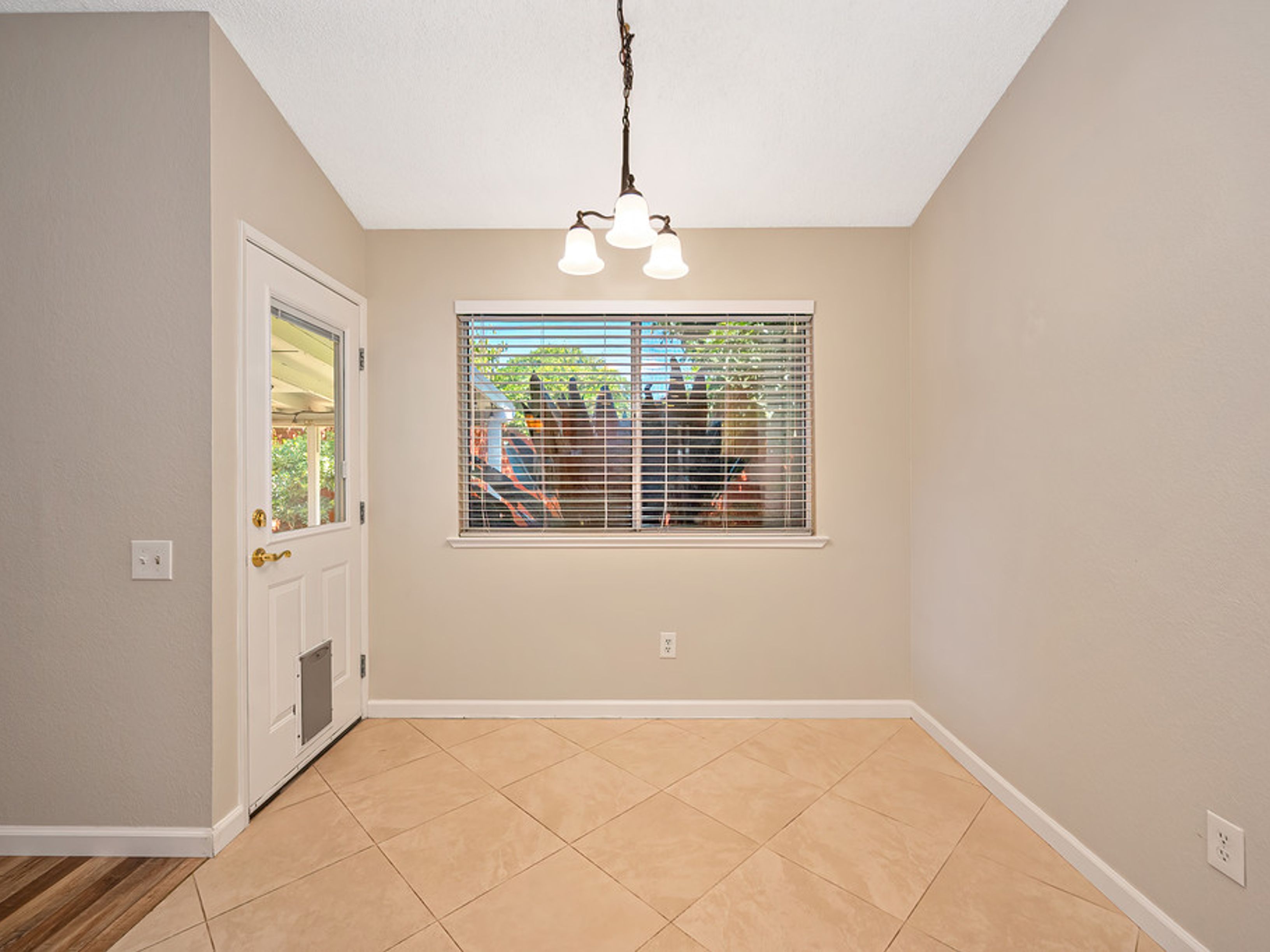  2712 Stoughton Way, Sacramento, CA 95827 - 物件實景