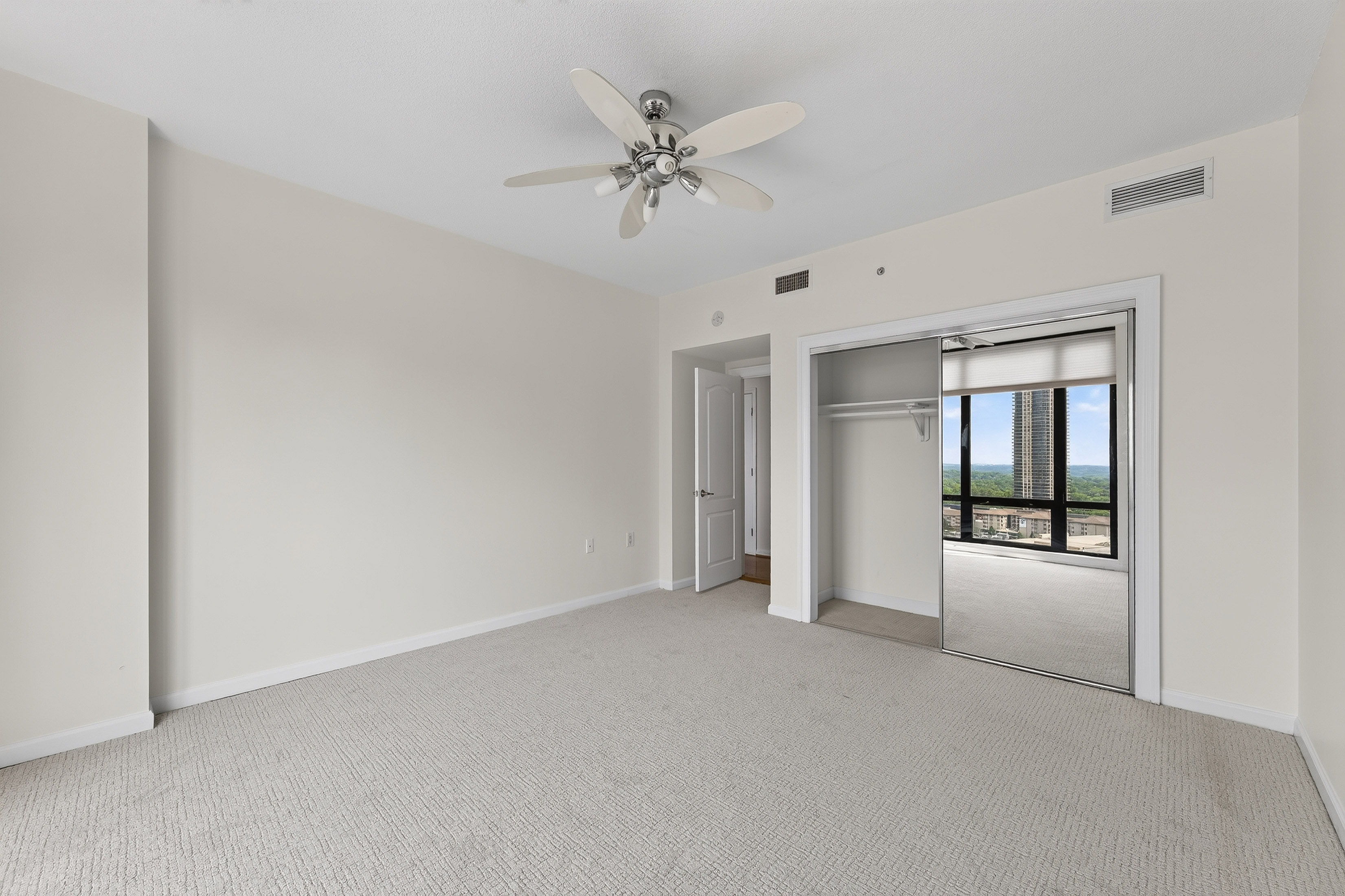  Welcome to Unit 2150 at The Oaks at Buckhead - 物件實景