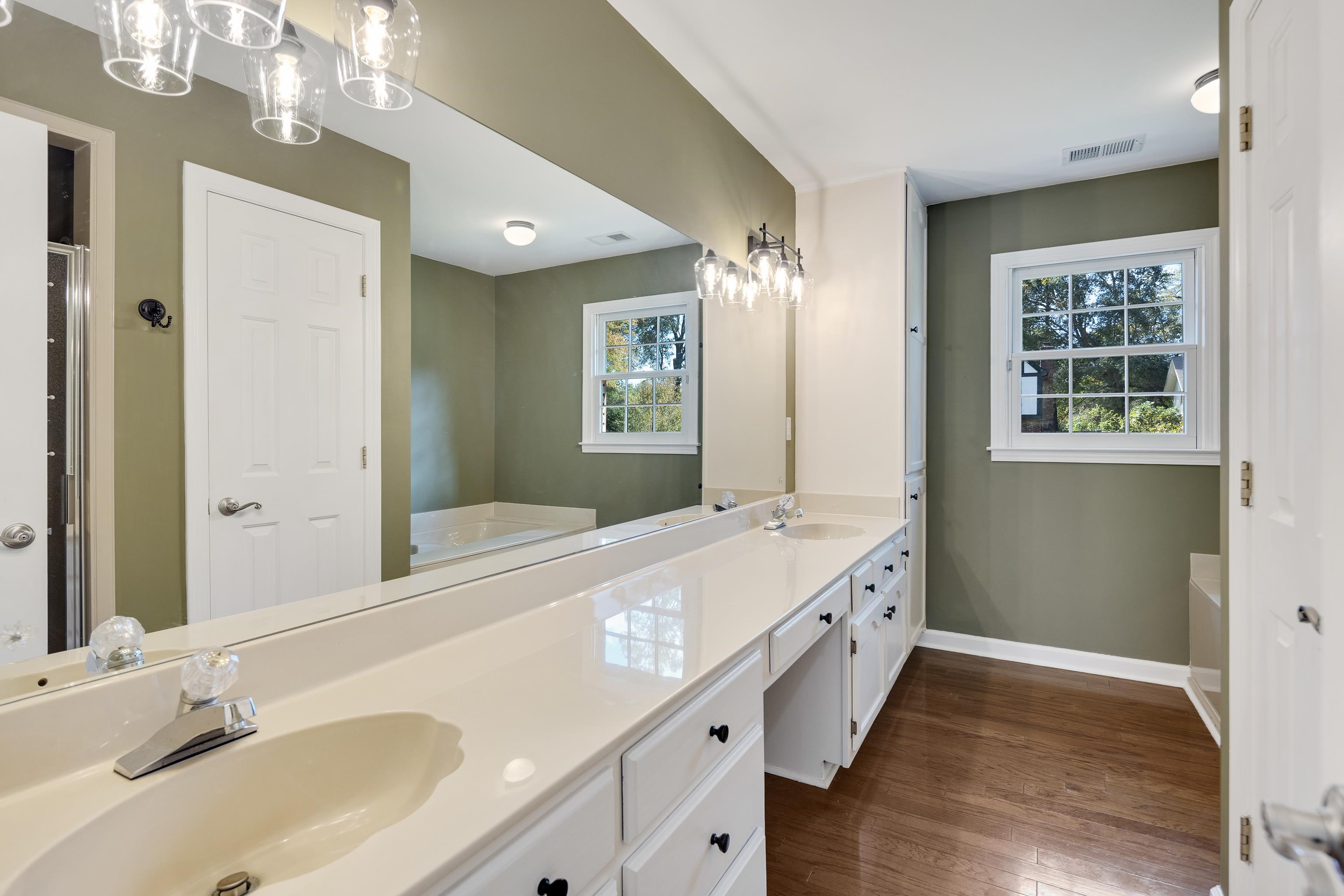 Germantown, Tennessee, 38139, United States, 4 Bedrooms Bedrooms, ,4 BathroomsBathrooms,Residential,For Sale,1985458