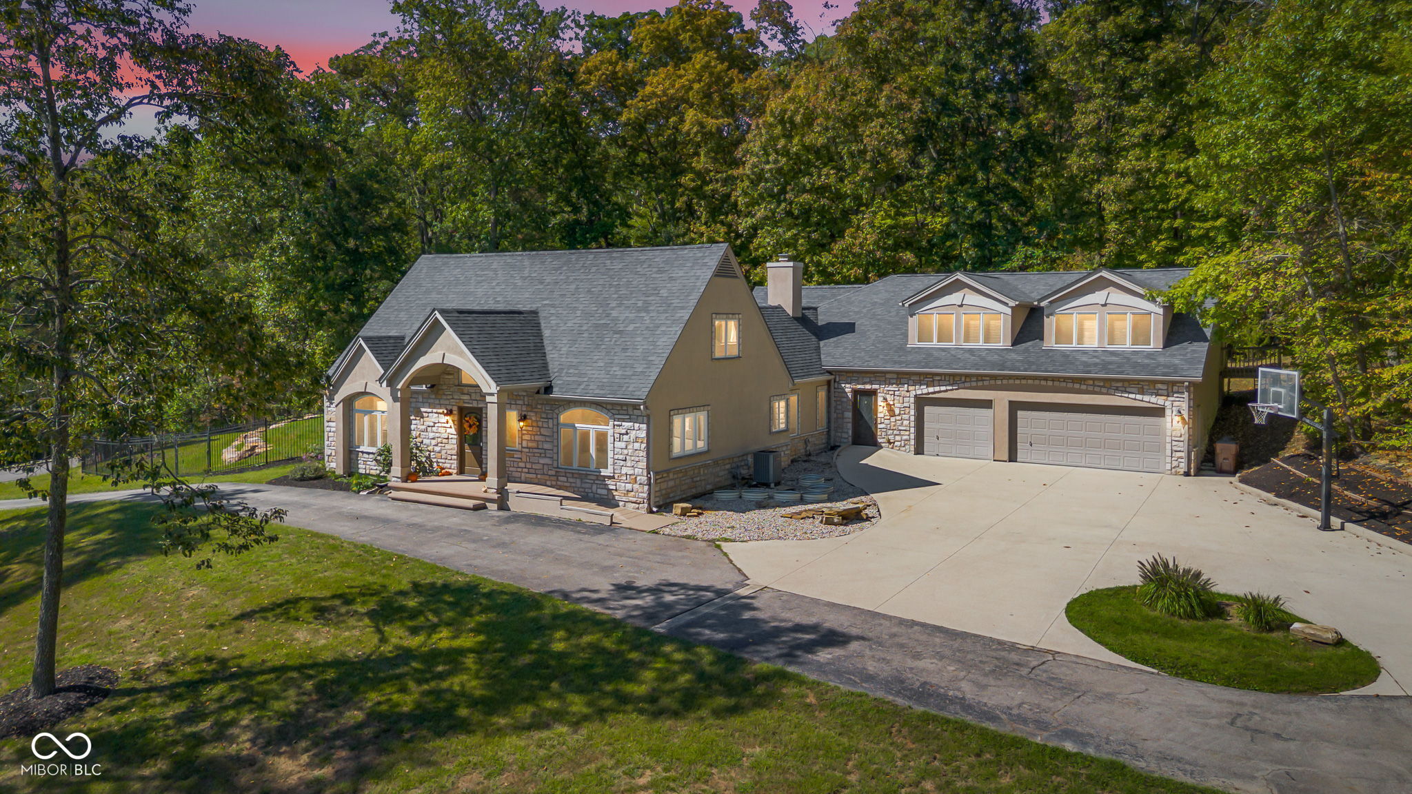 Columbus, Indiana, 47201, United States, 5 Bedrooms Bedrooms, ,6 BathroomsBathrooms,Residential,For Sale,1982008