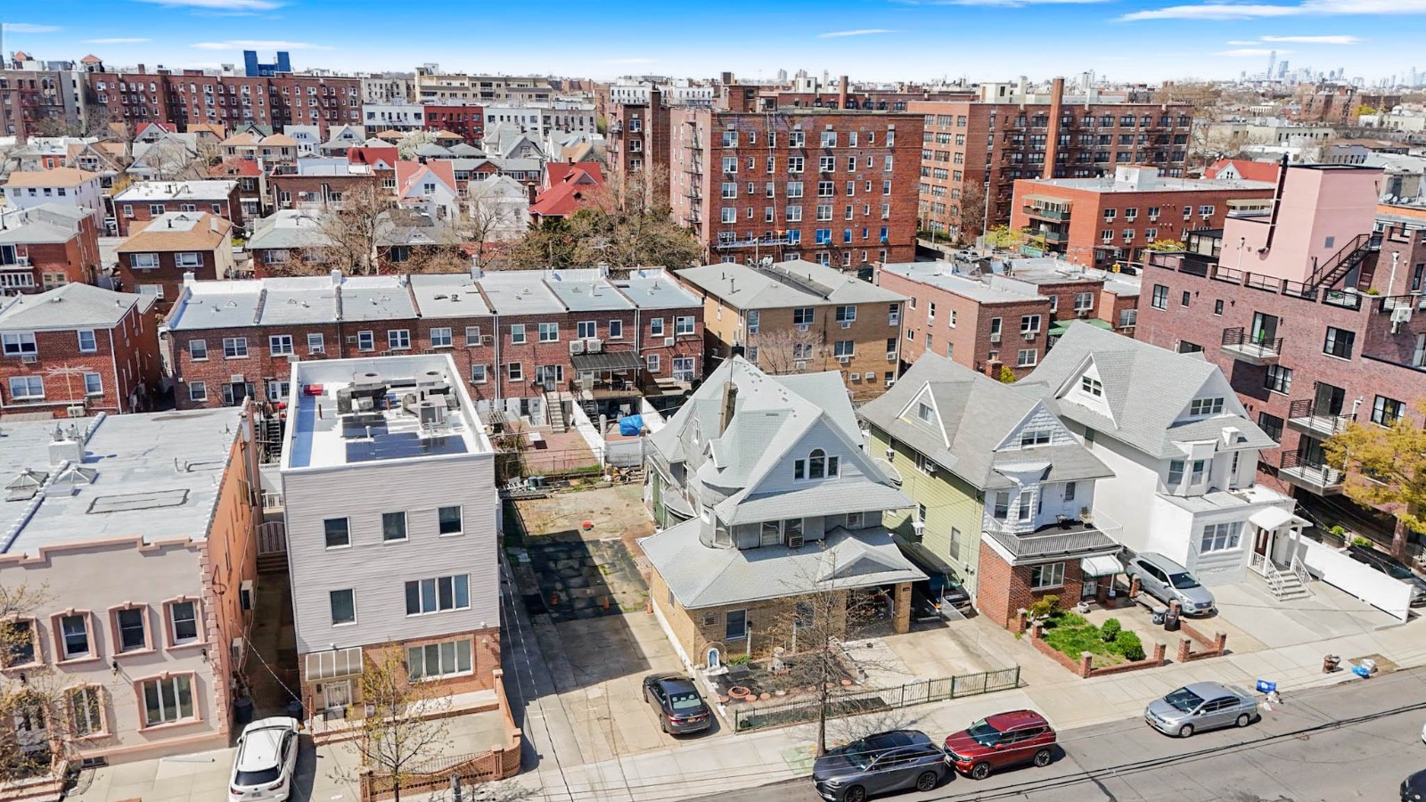 Brooklyn, New York, 11214, United States, 7 Bedrooms Bedrooms, ,3 BathroomsBathrooms,Residential,For Sale,1781022