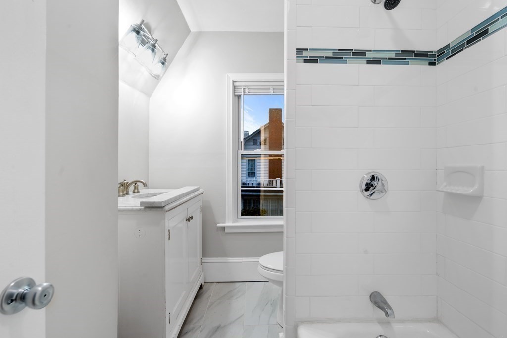 Taunton, Massachusetts, 02780, United States, 4 Bedrooms Bedrooms, ,3 BathroomsBathrooms,Residential,For Sale,1888080