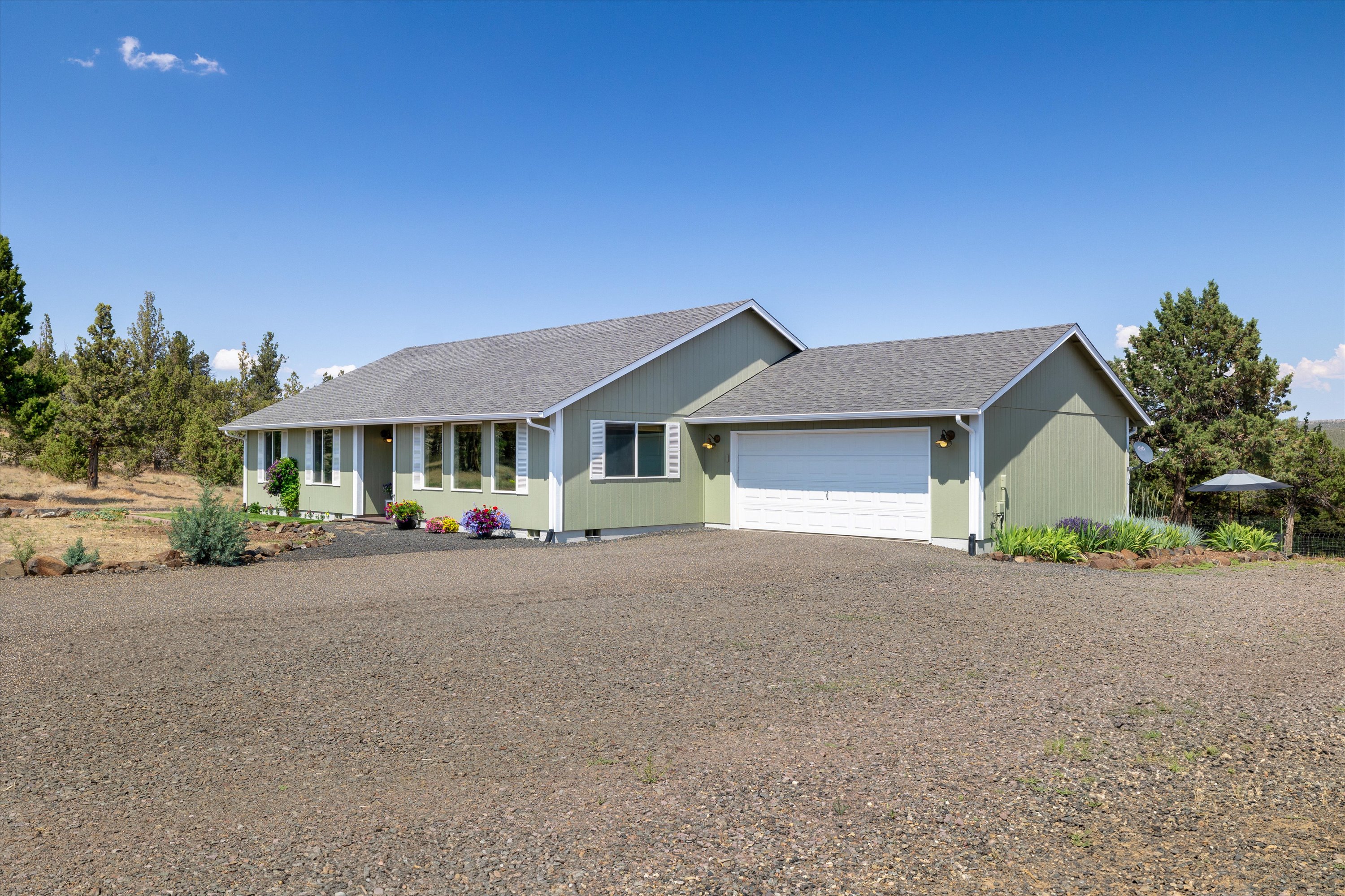 Prineville, Oregon, 97754, United States, 3 Bedrooms Bedrooms, ,2 BathroomsBathrooms,Residential,For Sale,1849917