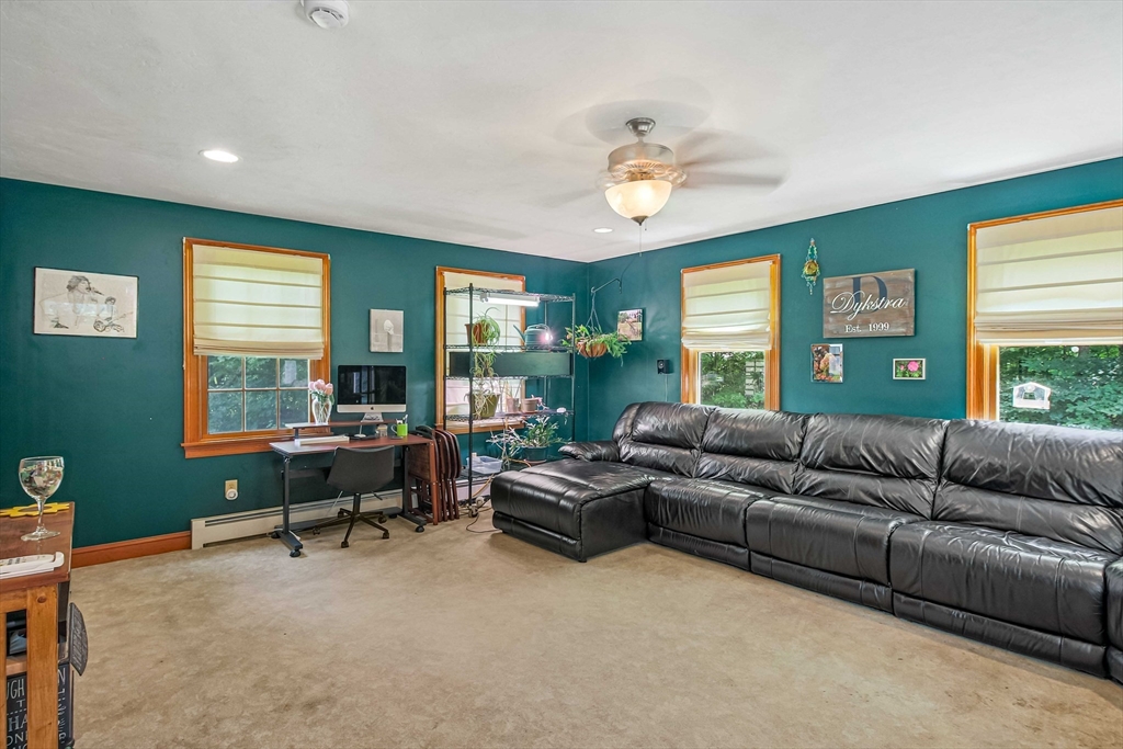 Sutton, Massachusetts, 01590, United States, 3 Bedrooms Bedrooms, ,3 BathroomsBathrooms,Residential,For Sale,1982878