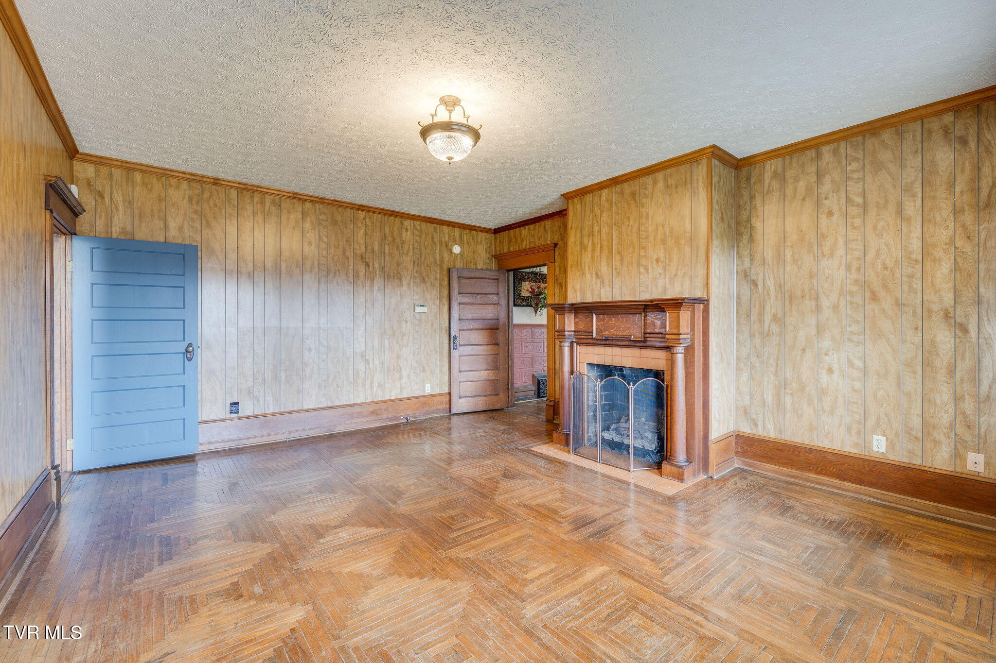 Bristol, Tennessee, 37620, United States, 4 Bedrooms Bedrooms, ,5 BathroomsBathrooms,Residential,For Sale,2005262