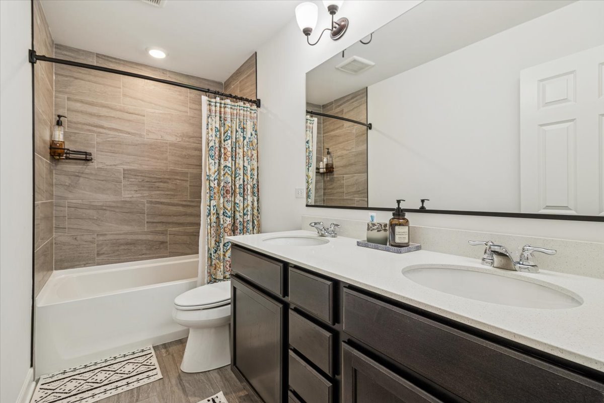 Plainfield, Illinois, 60544, United States, 3 Bedrooms Bedrooms, ,3 BathroomsBathrooms,Residential,For Sale,1967052