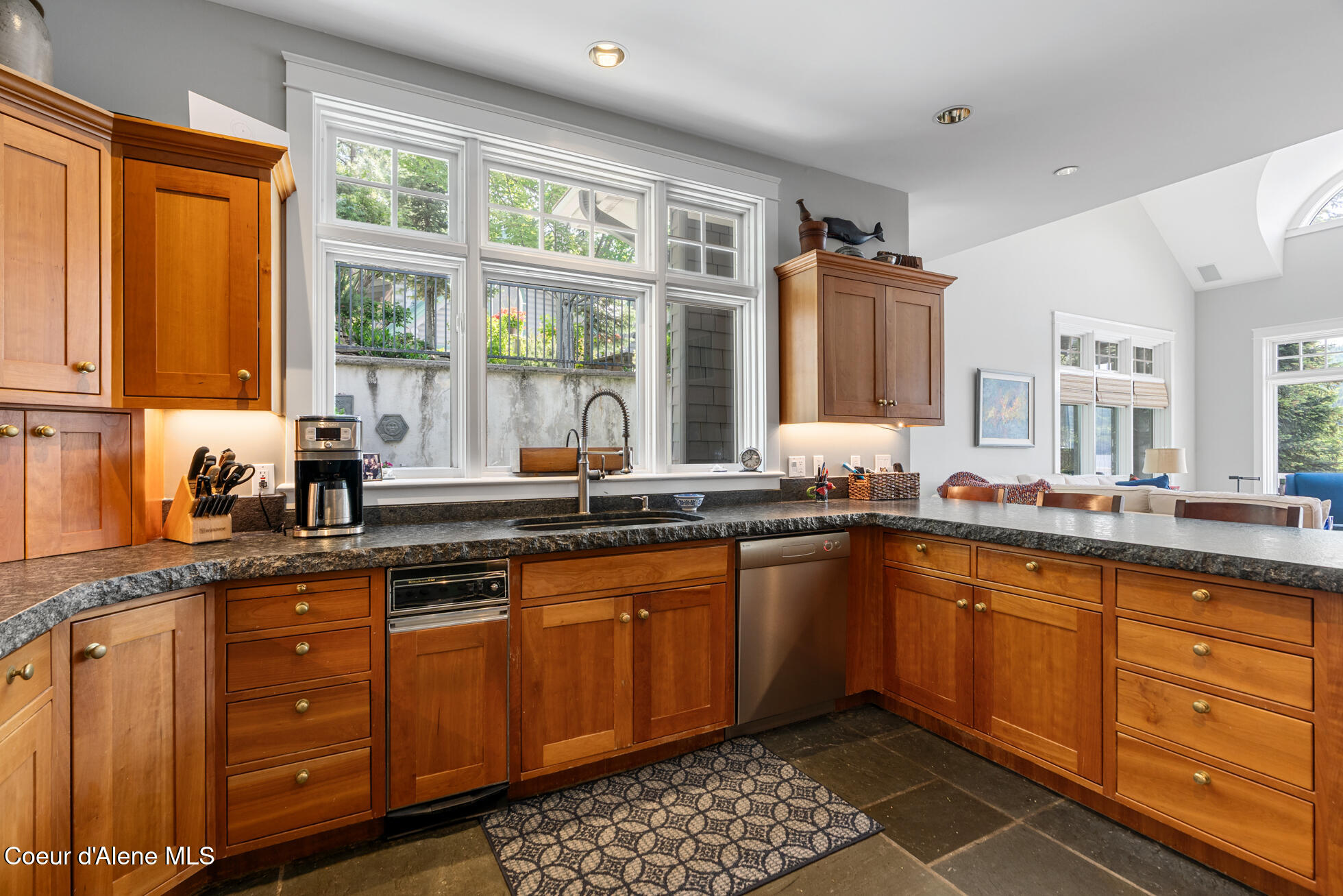 Coeur d'Alene, Idaho, 83814, United States, 4 Bedrooms Bedrooms, ,5 BathroomsBathrooms,Residential,For Sale,1864122