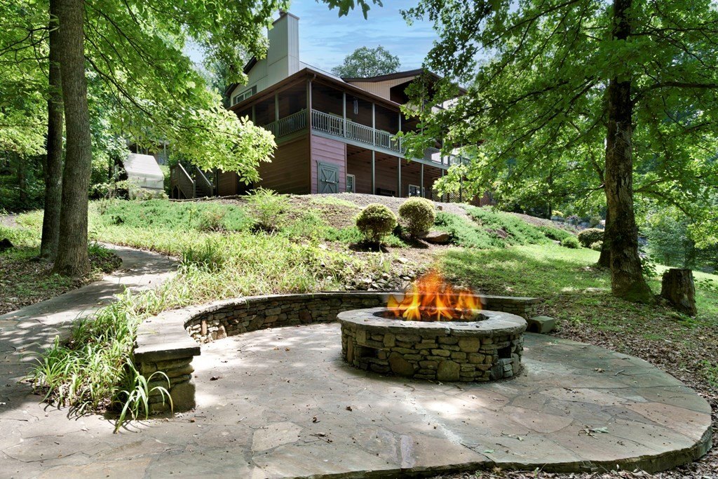 Hiawassee, Georgia, 30546, United States, 2 Bedrooms Bedrooms, ,3 BathroomsBathrooms,Residential,For Sale,1920293