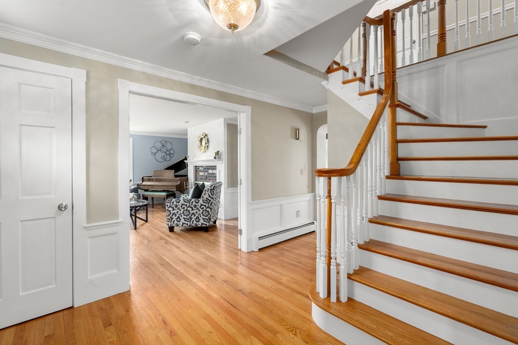 Paxton, Massachusetts, 01612, United States, 4 Bedrooms Bedrooms, ,4 BathroomsBathrooms,Residential,For Sale,1940308