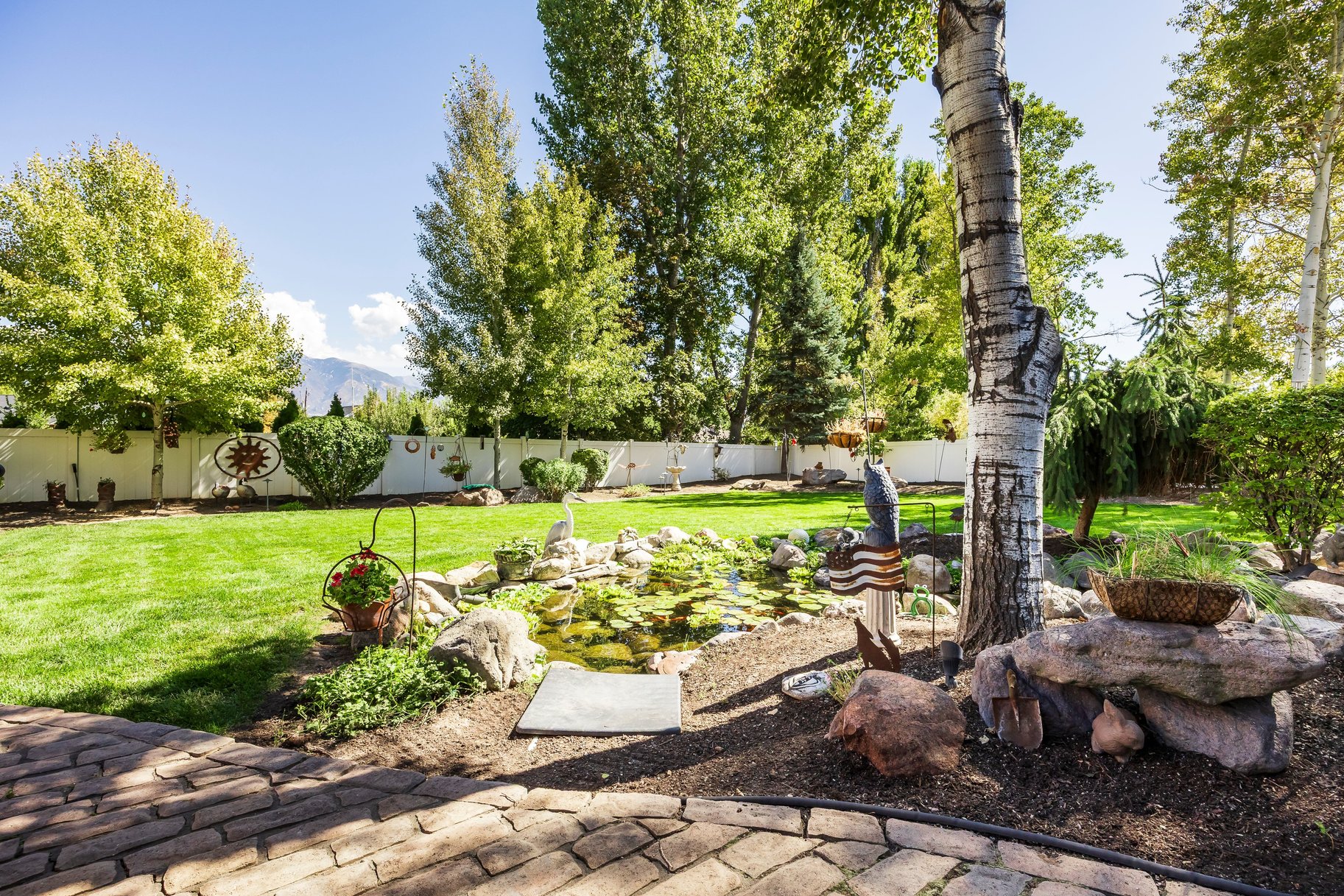  Custom South Jordan Rambler with Koi Pond, RV Parking & ADU Apartment - 物件實景