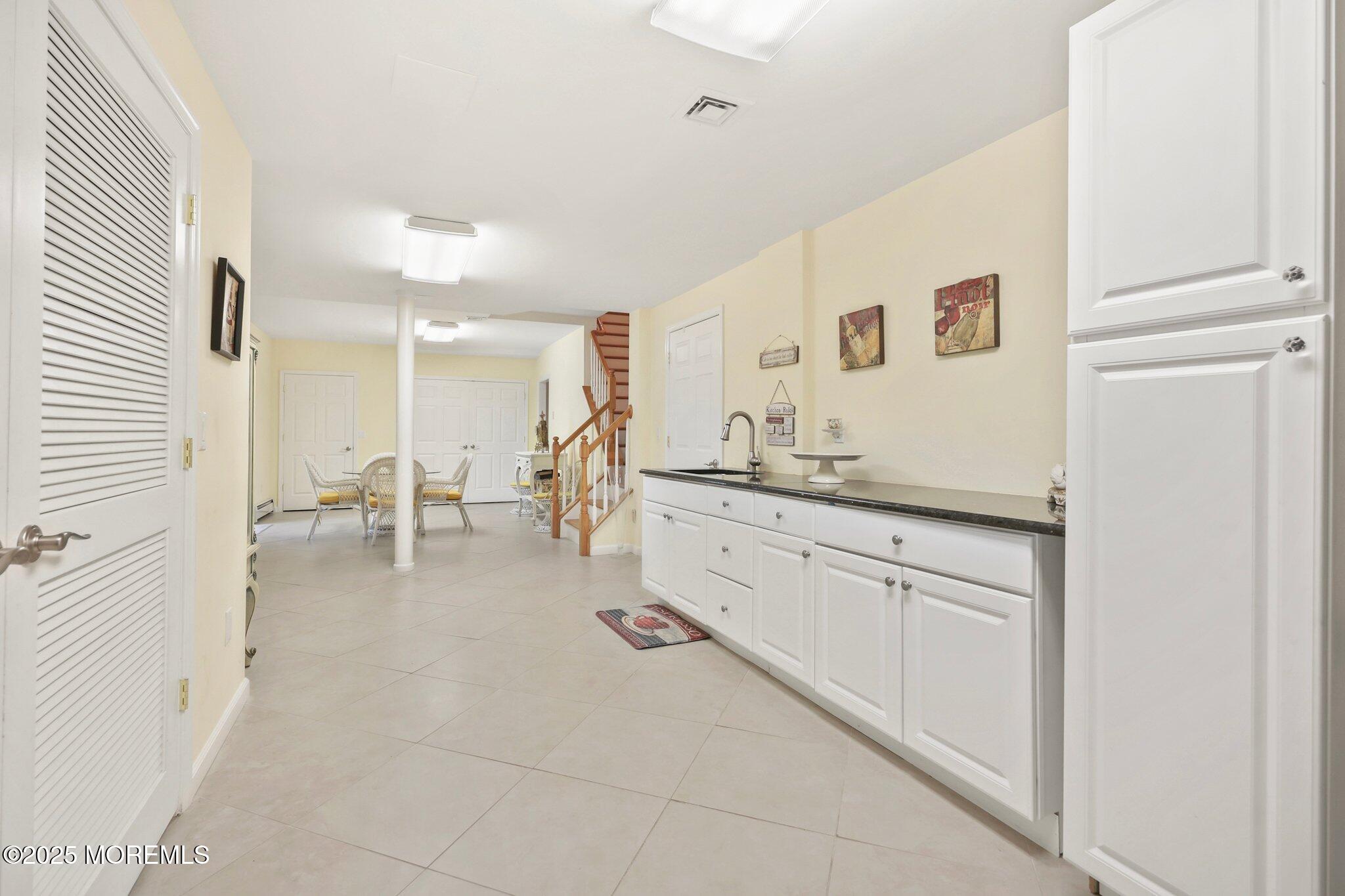 Manalapan, New Jersey, 07726, United States, 5 Bedrooms Bedrooms, ,7 BathroomsBathrooms,Residential,For Sale,1979083