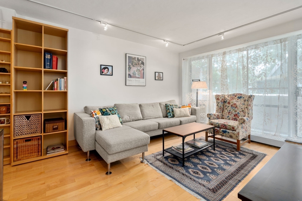 Cambridge, Massachusetts, 02138, United States, 1 Bedroom Bedrooms, ,1 BathroomBathrooms,Residential,For Sale,1856258