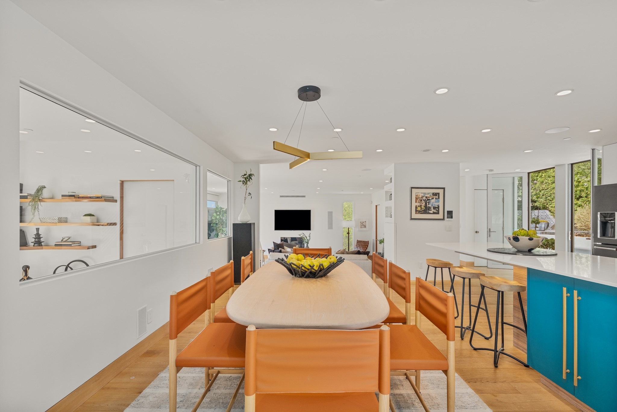  2129 Redcliff St - 物件實景