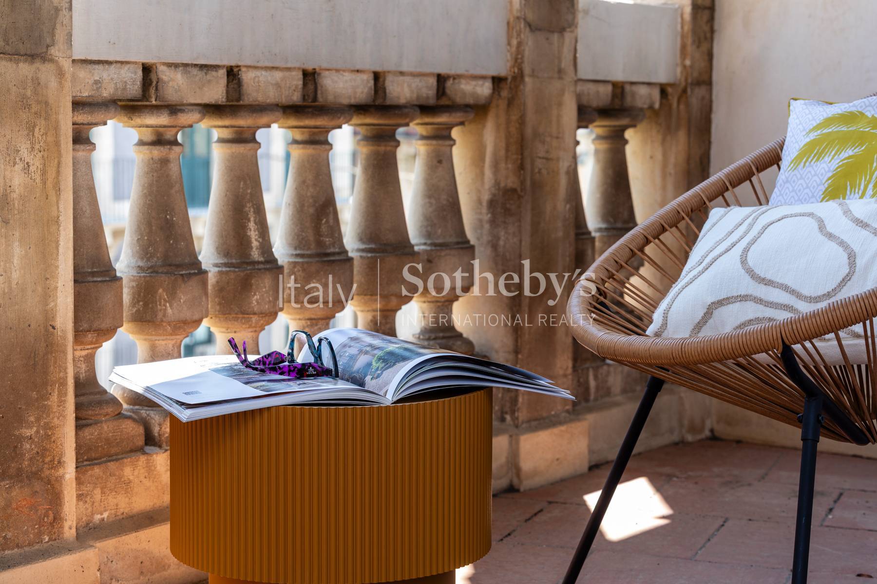 A prestigious stately home with large terraces overlooking the high street - 物件實景