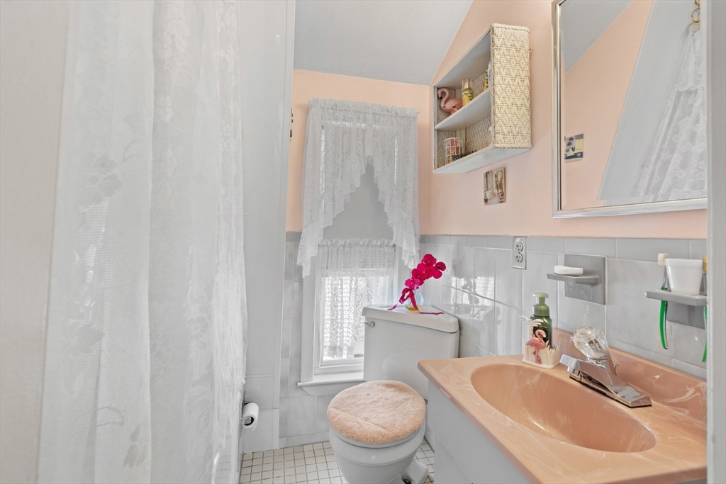 Medford, Massachusetts, 02155, United States, 3 Bedrooms Bedrooms, ,2 BathroomsBathrooms,Residential,For Sale,1923943