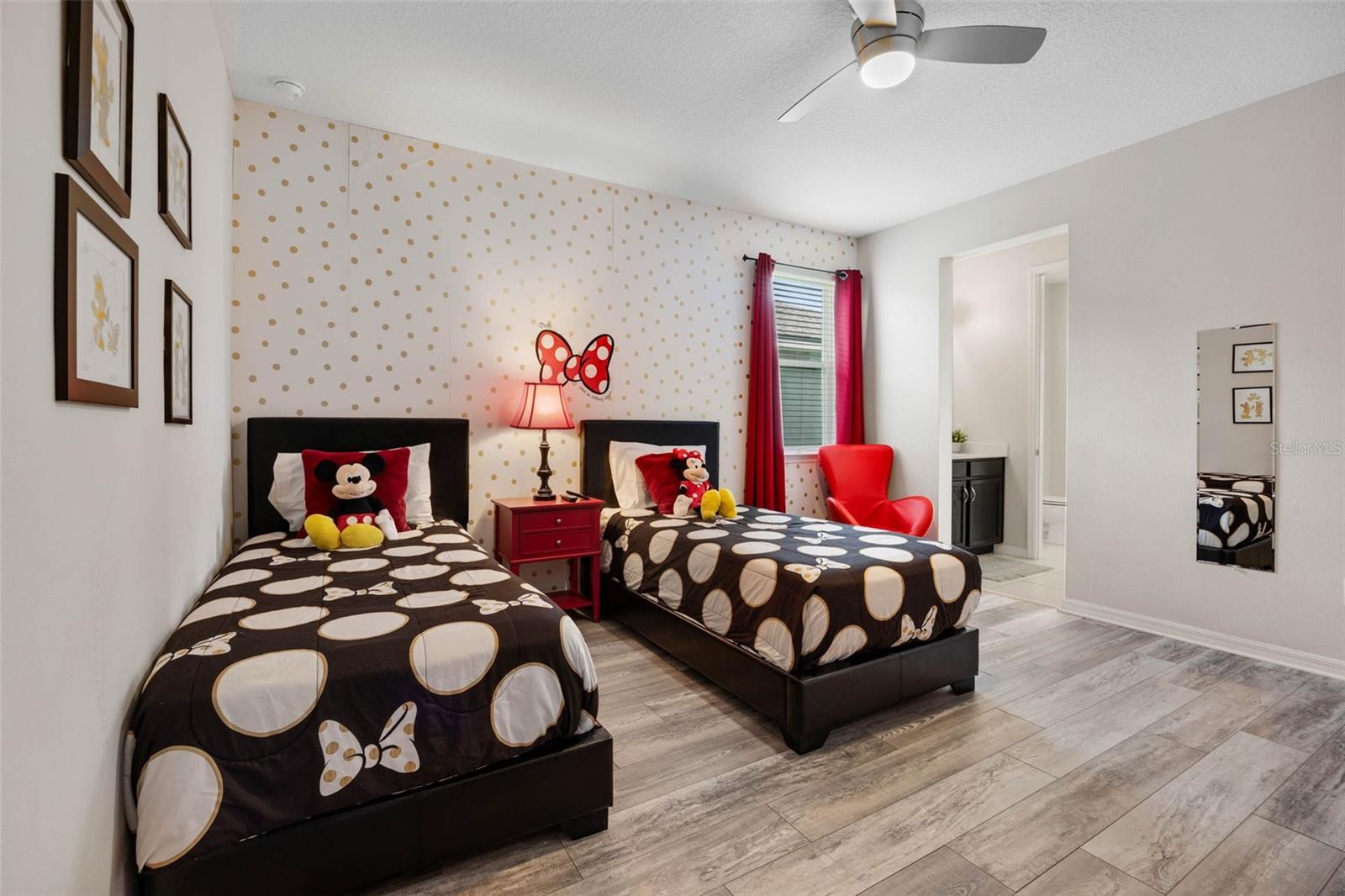 KISSIMMEE, Florida, 34747, United States, 7 Bedrooms Bedrooms, ,6 BathroomsBathrooms,Residential,For Sale,1938279