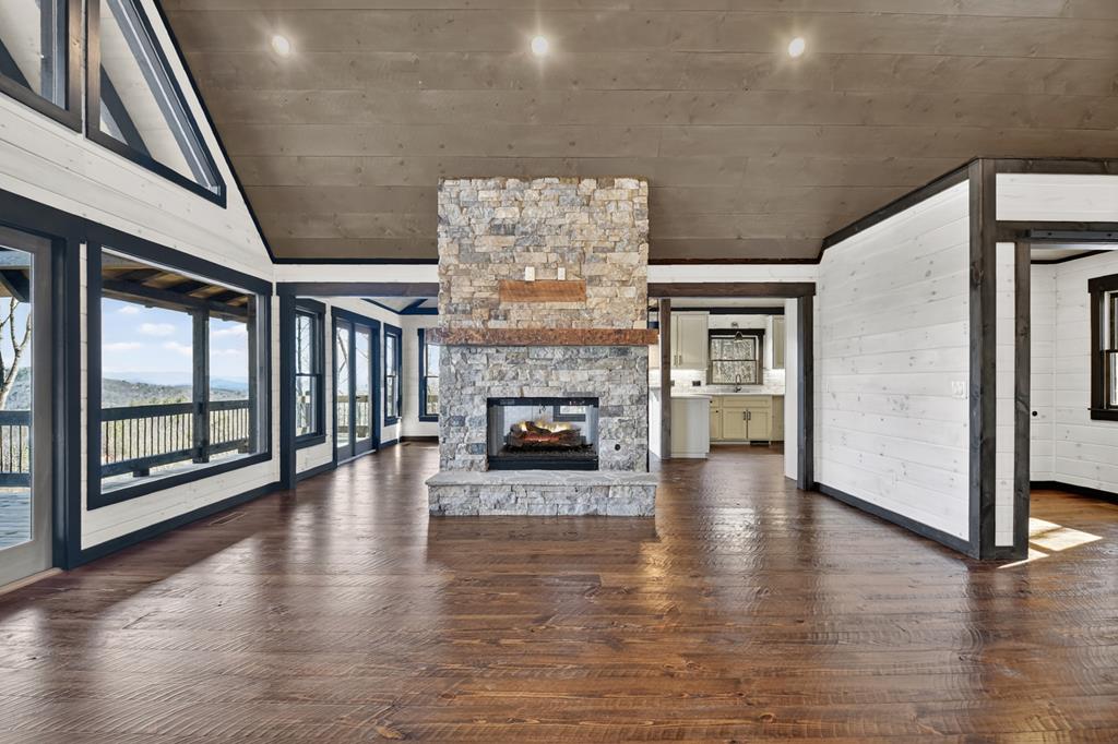 Mineral Bluff, Georgia, 30559, United States, 4 Bedrooms Bedrooms, ,4 BathroomsBathrooms,Residential,For Sale,2010498