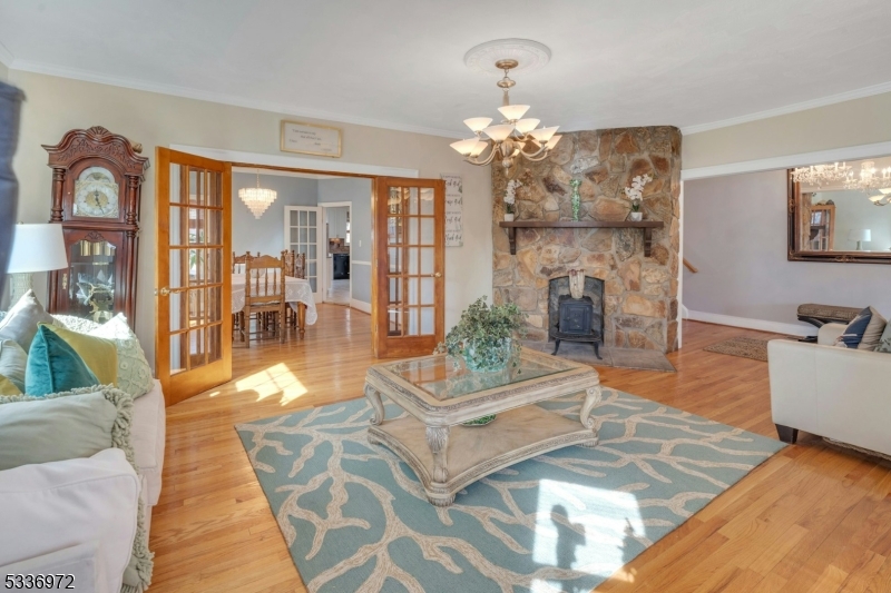 West Orange Twp., New Jersey, 07052, United States, 6 Bedrooms Bedrooms, ,4 BathroomsBathrooms,Residential,For Sale,1934575