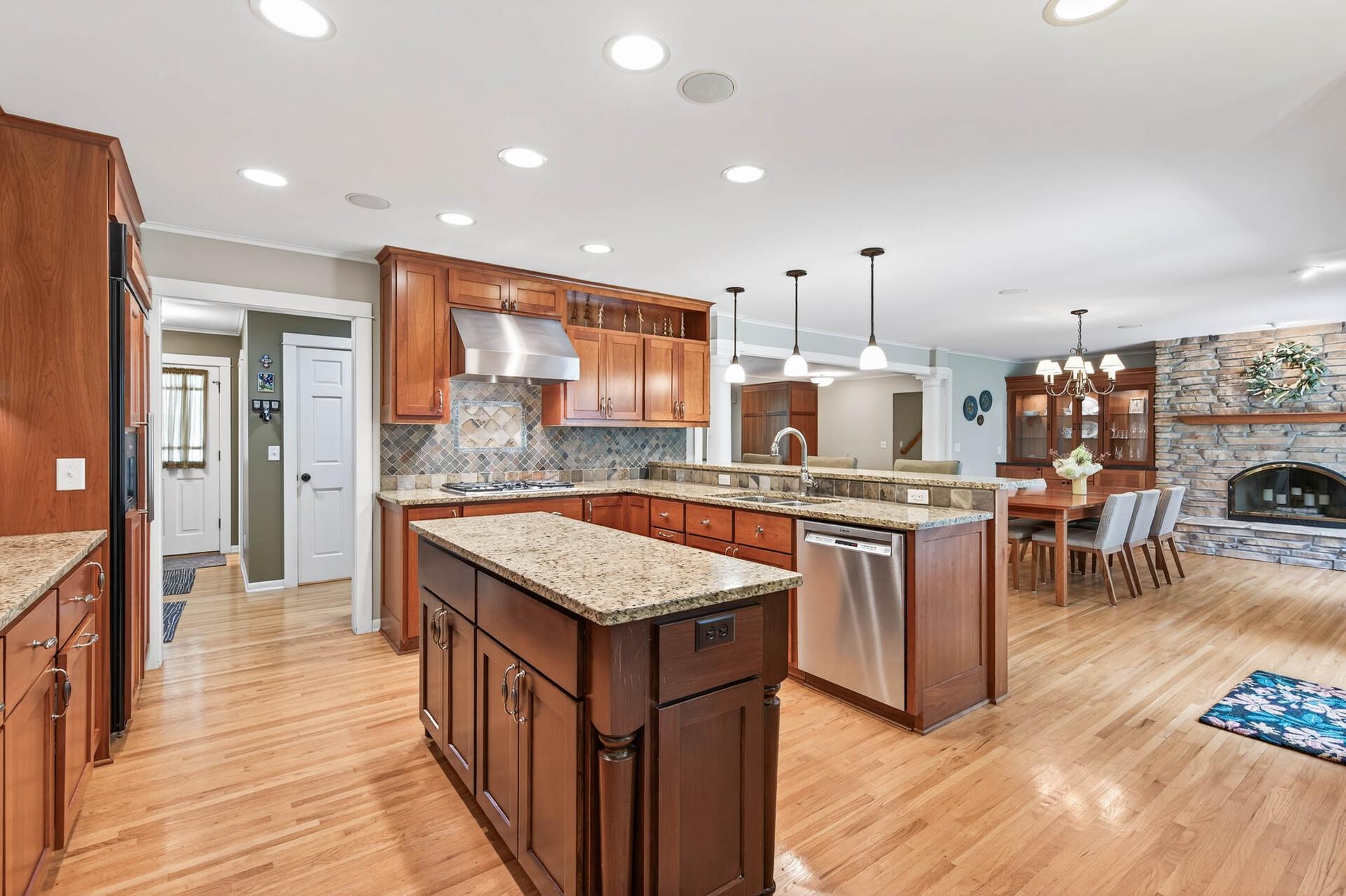 Minnetonka, Minnesota, 55345, United States, 5 Bedrooms Bedrooms, ,2 BathroomsBathrooms,Residential,For Sale,1919862
