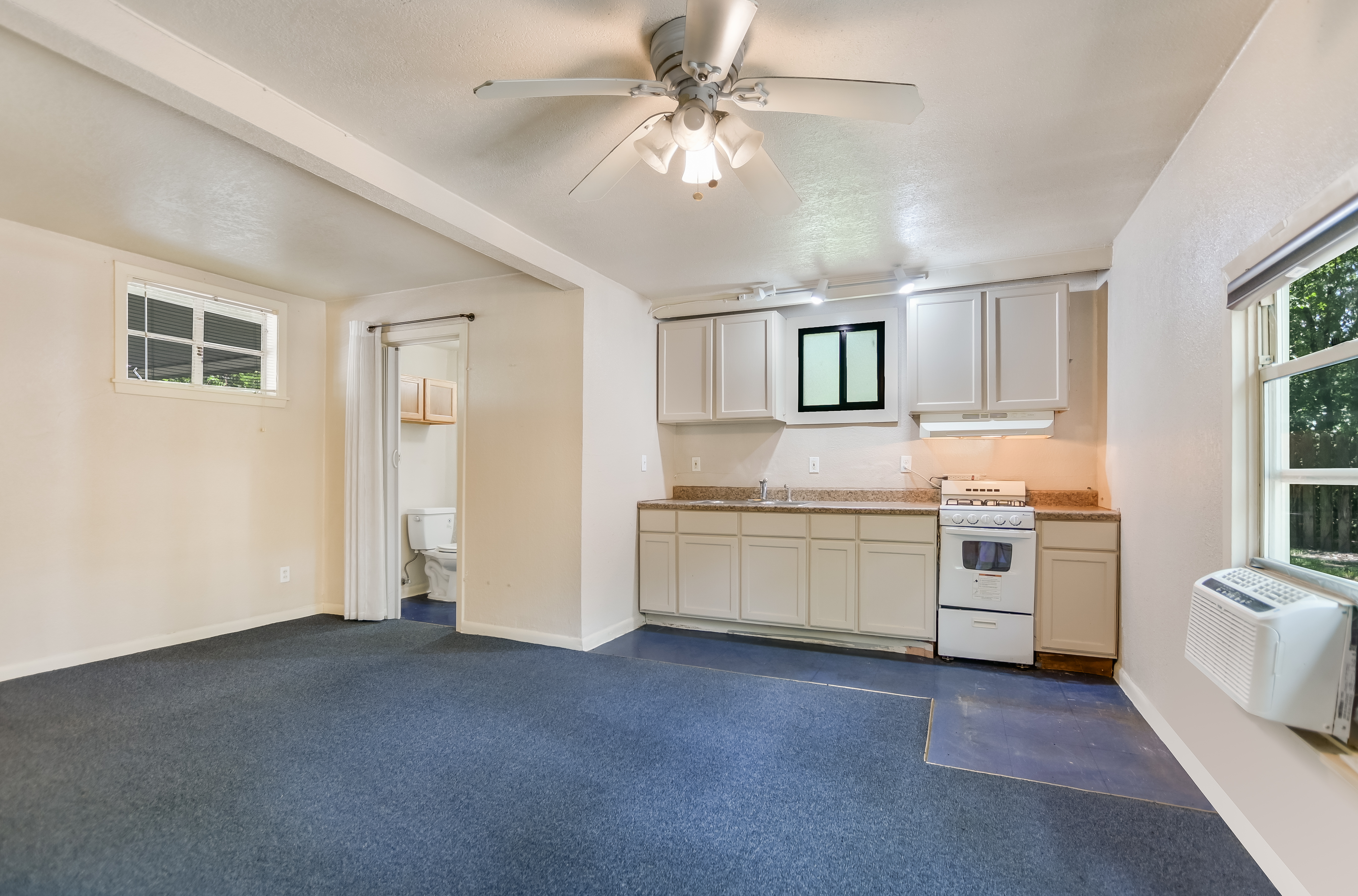  JUST LISTED in Tarrytown - 物件實景
