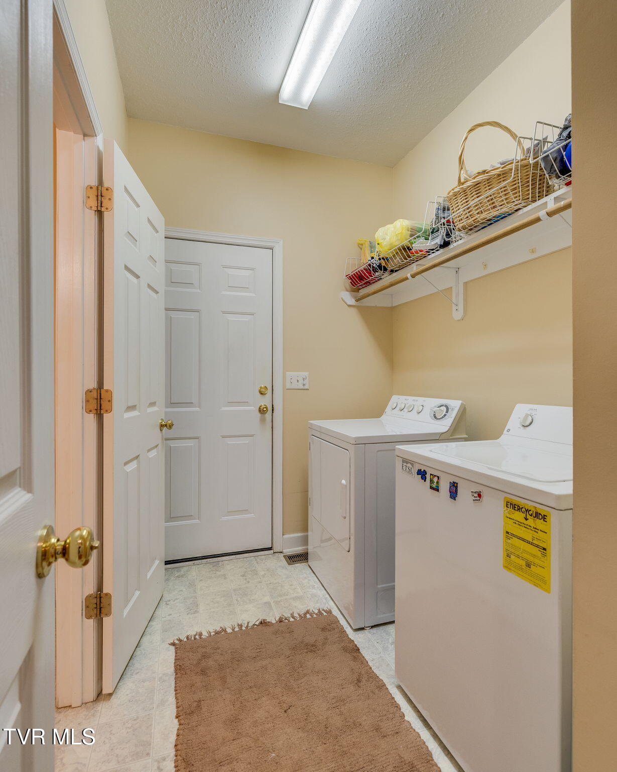 Johnson City, Tennessee, 37601, United States, 5 Bedrooms Bedrooms, ,4 BathroomsBathrooms,Residential,For Sale,2049001