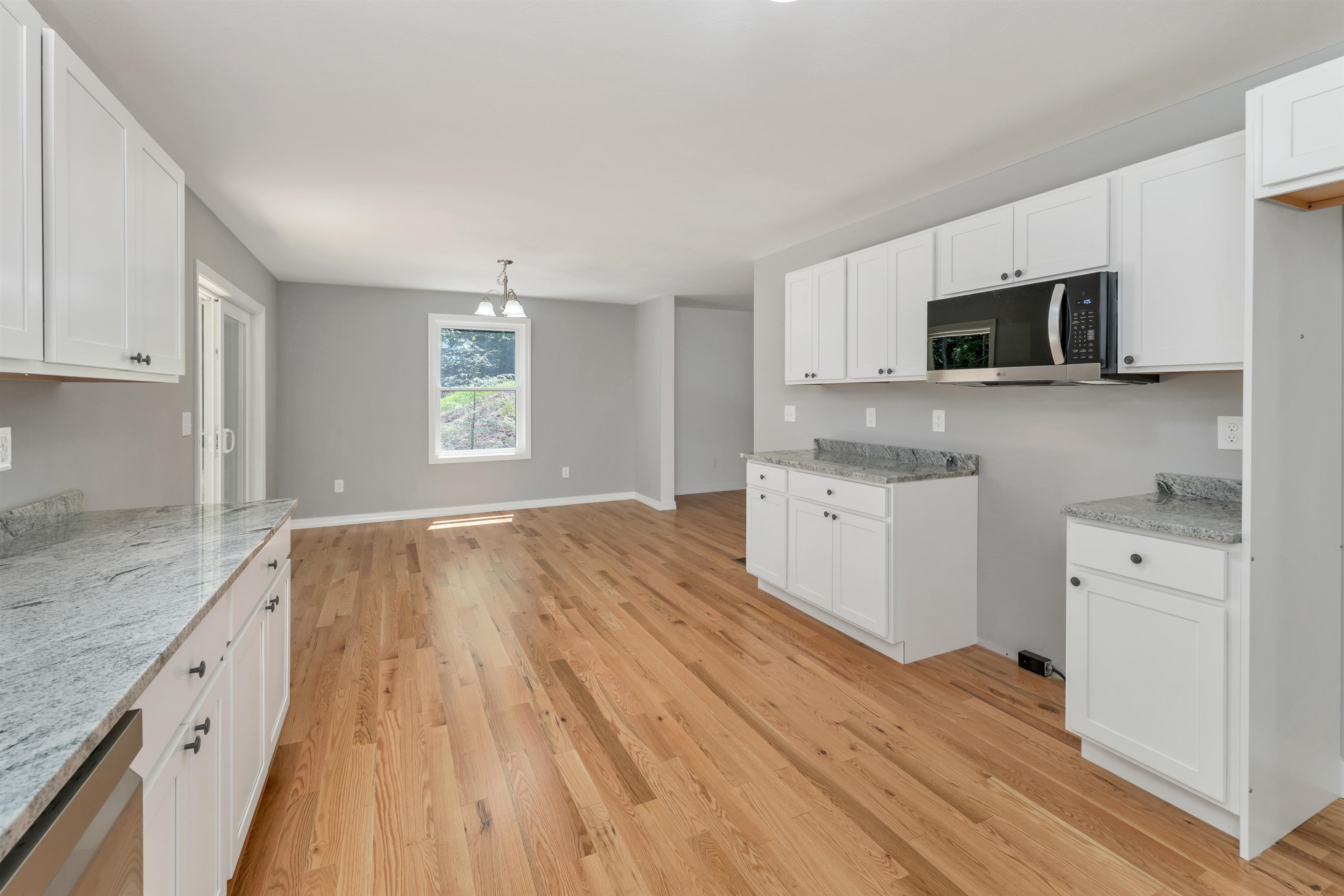 Bennington, New Hampshire, 03442, United States, 3 Bedrooms Bedrooms, ,2 BathroomsBathrooms,Residential,For Sale,1898255