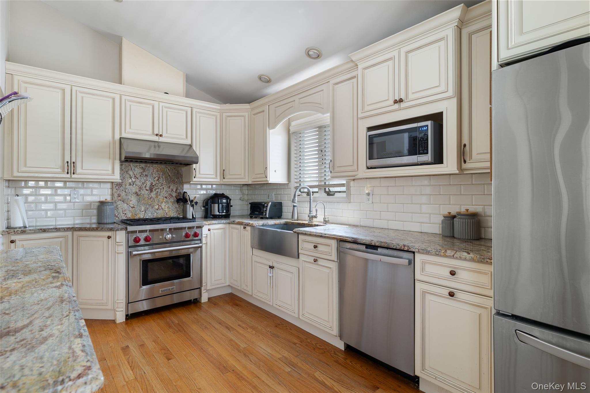 Babylon, New York, 11702, United States, 3 Bedrooms Bedrooms, ,2 BathroomsBathrooms,Residential,For Sale,1930395
