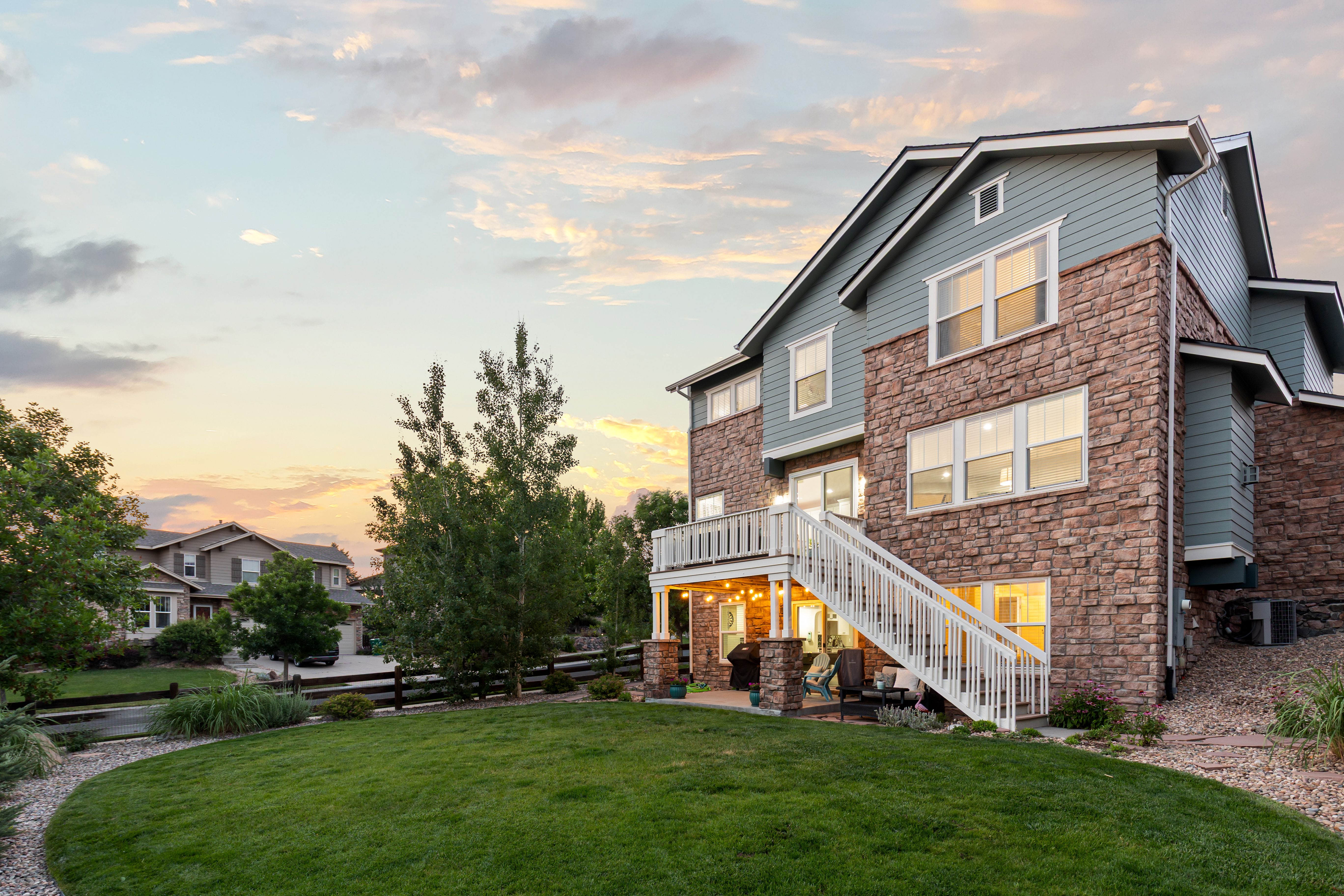  A warm and beautifully updated 5-bedroom, 4-bathroom walkout - 物件實景