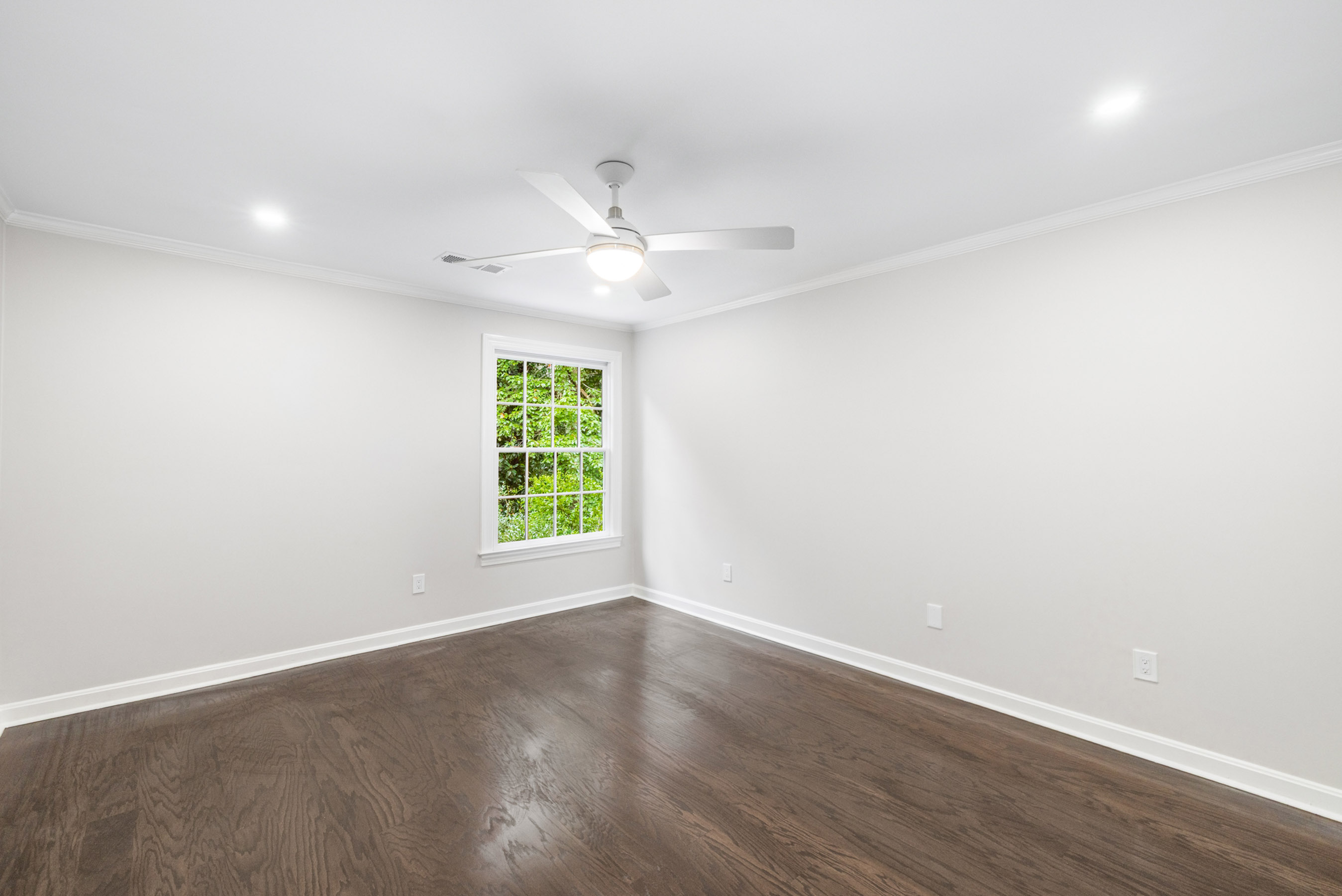  Meticulous Top to Bottom Renovation in Mooregate Square - 物件實景